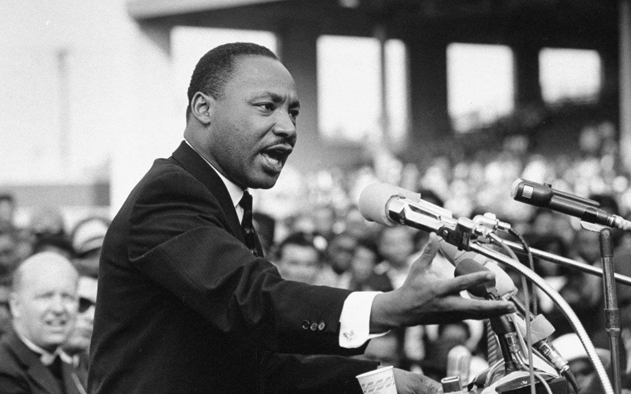 Martin Luther King Jr, microphones, large crowd, SD Desktop Wallpaper