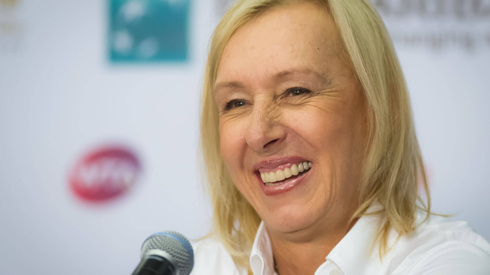 Martina Navratilova, press conference, white shirt, Full HD Desktop Wallpaper