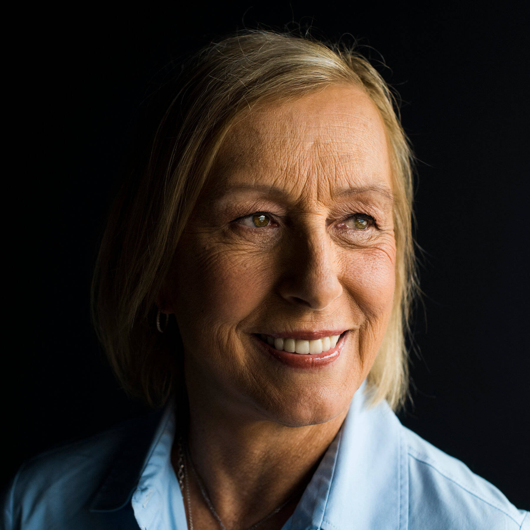 Martina Navratilova, blonde hair, black background, HD Phone Wallpaper