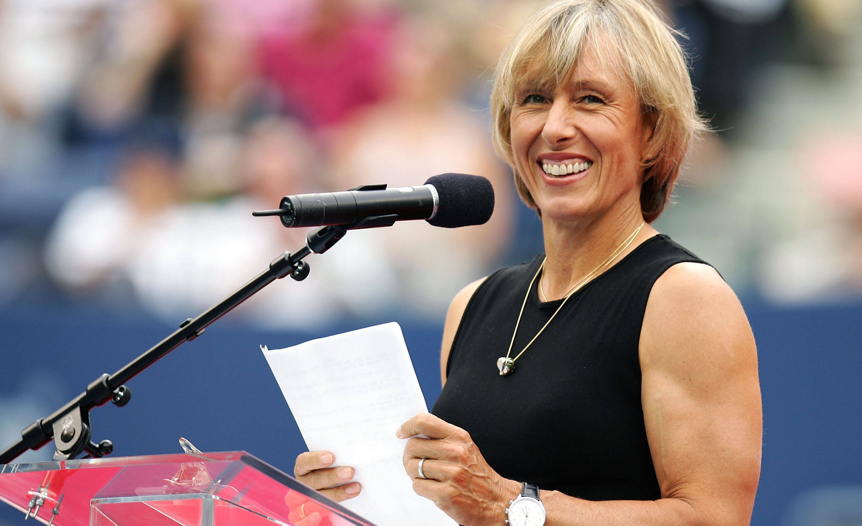 Martina Navratilova, black sleeveless top, microphone, 2K Desktop Wallpaper