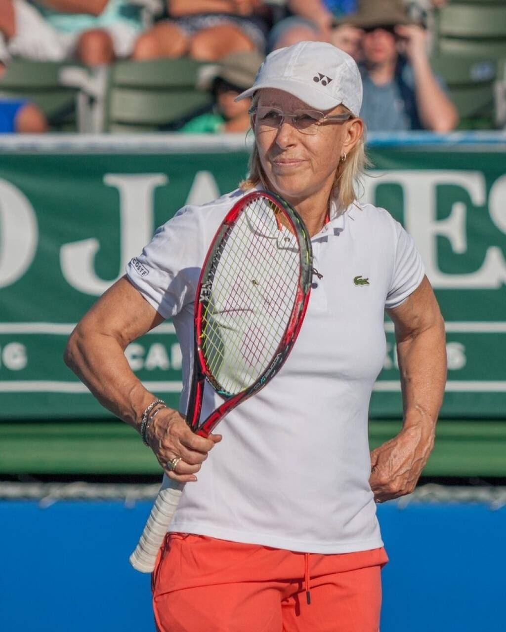 Martina Navratilova, red tennis racket, white cap, HD Phone Wallpaper