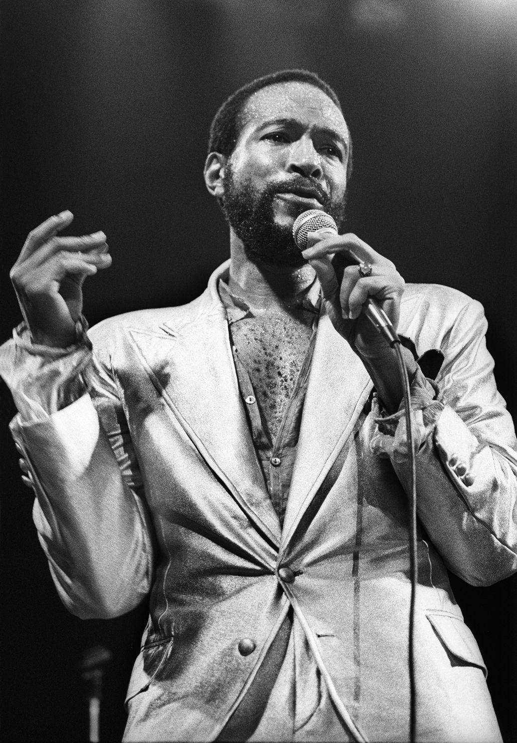 Marvin Gaye, shiny suit, microphone, HD Phone Wallpaper