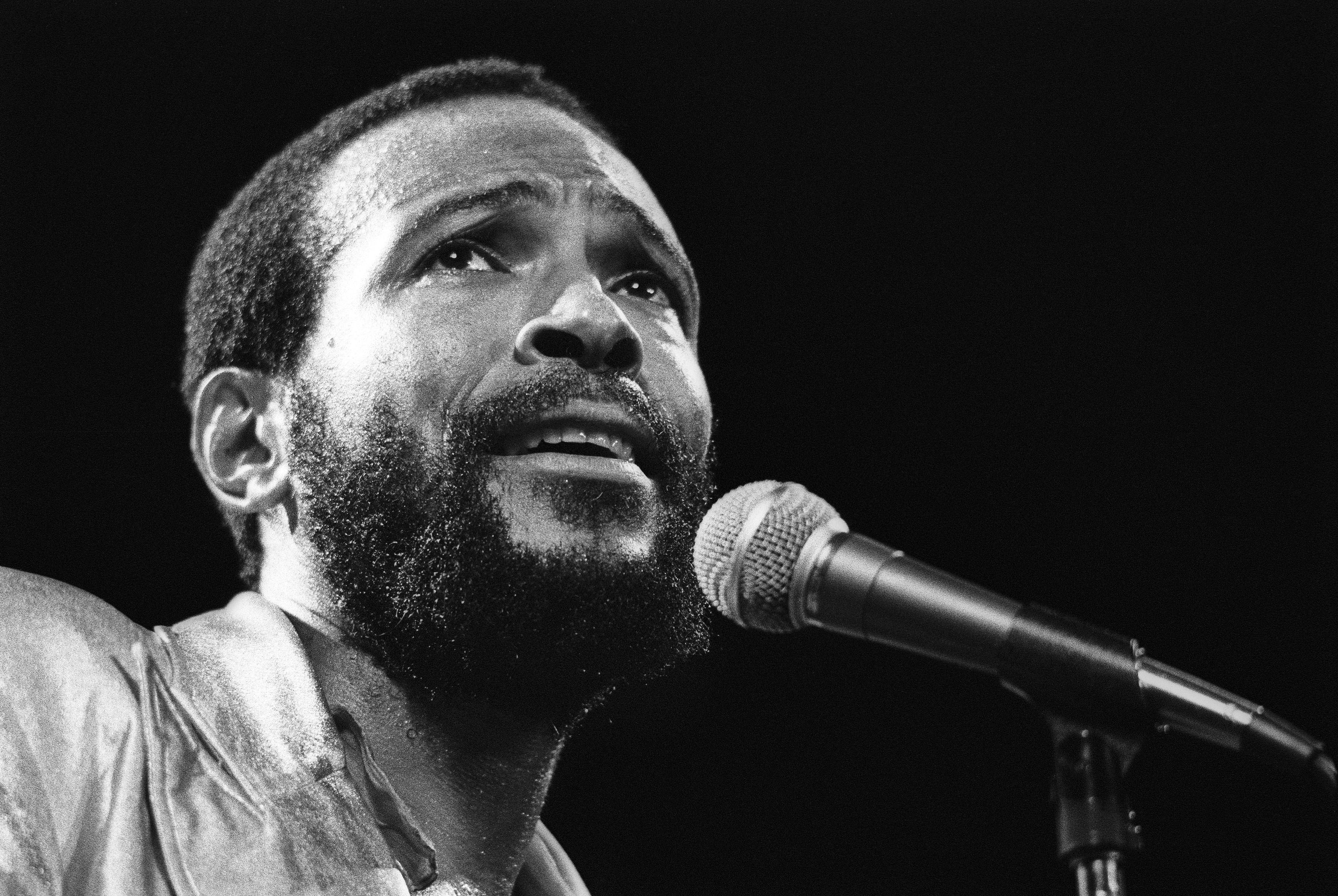 Marvin Gaye, bearded man, singing, 2K Desktop Wallpaper