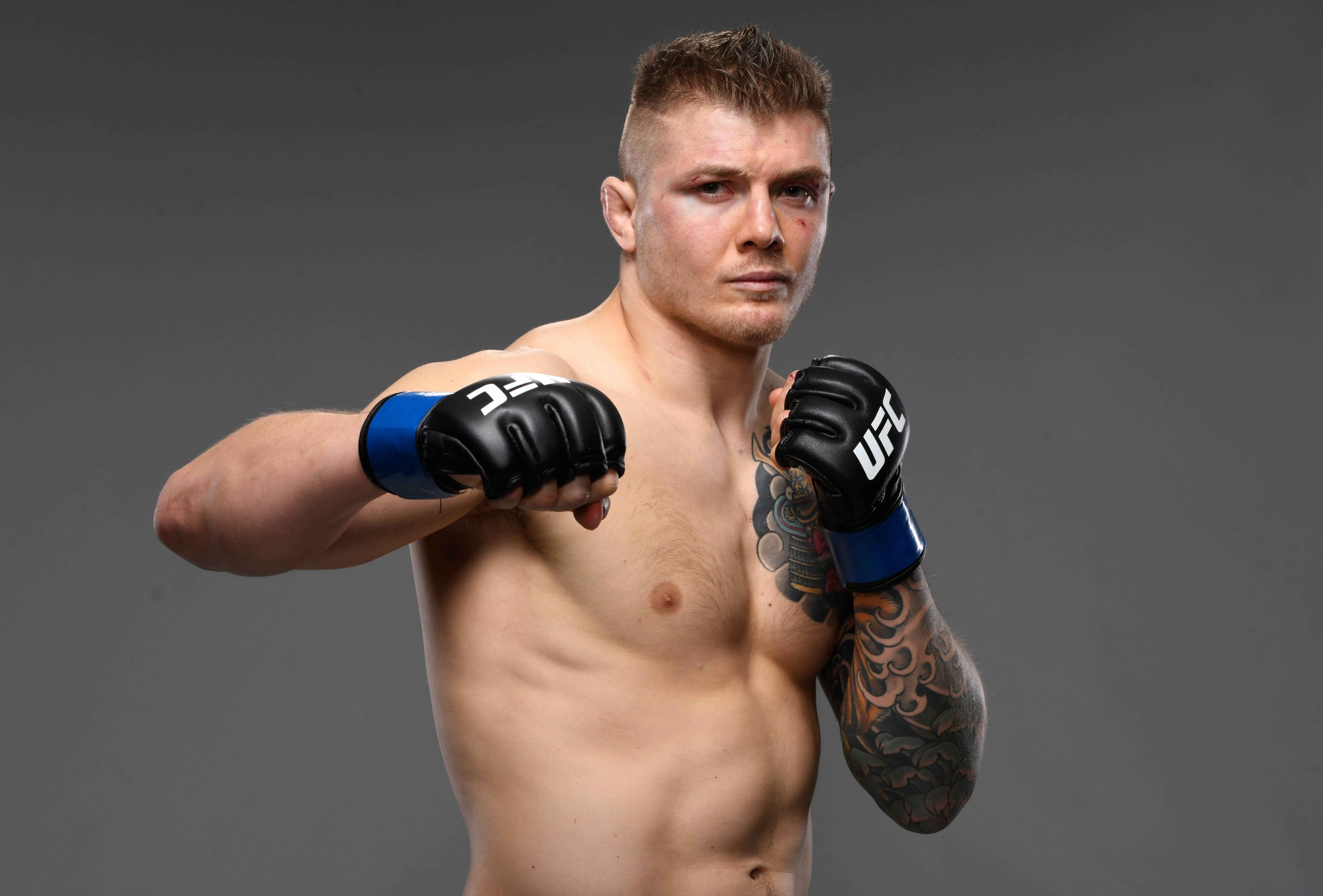 Marvin Vettori, black and blue UFC gloves, focused pose, 8K Desktop Wallpaper