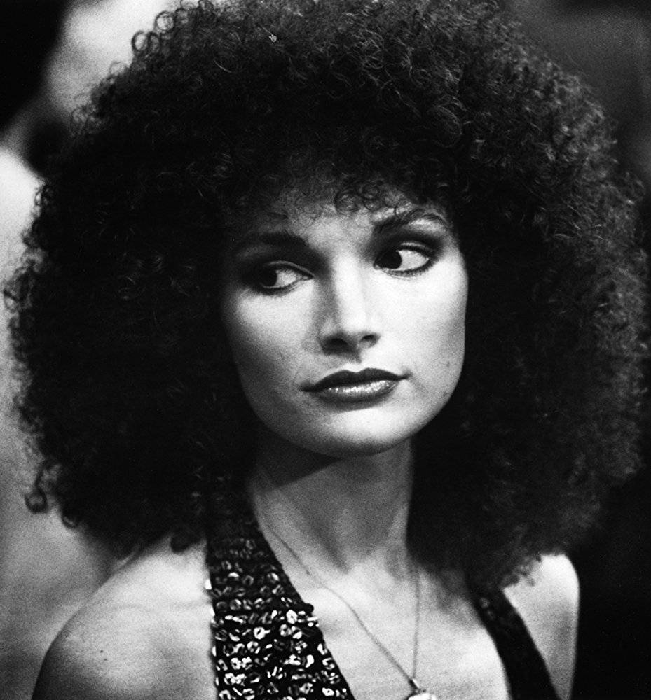 Mary Elizabeth Mastrantonio, kinky hair, black and white portrait, SD Phone Wallpaper