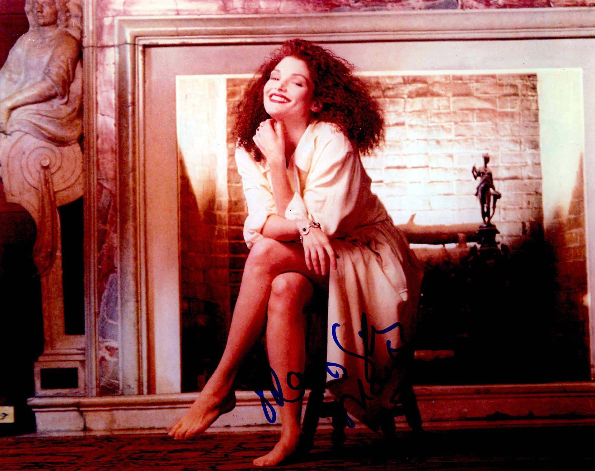 Mary Elizabeth Mastrantonio, curly hair, barefoot, HD Desktop Wallpaper