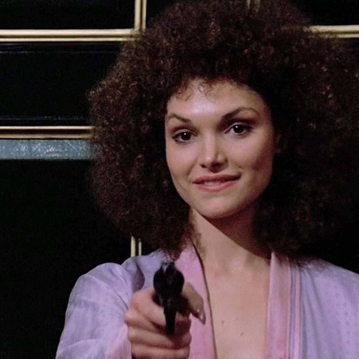 Mary Elizabeth Mastrantonio, voluminous curly hair, pink robe, SD Desktop Wallpaper