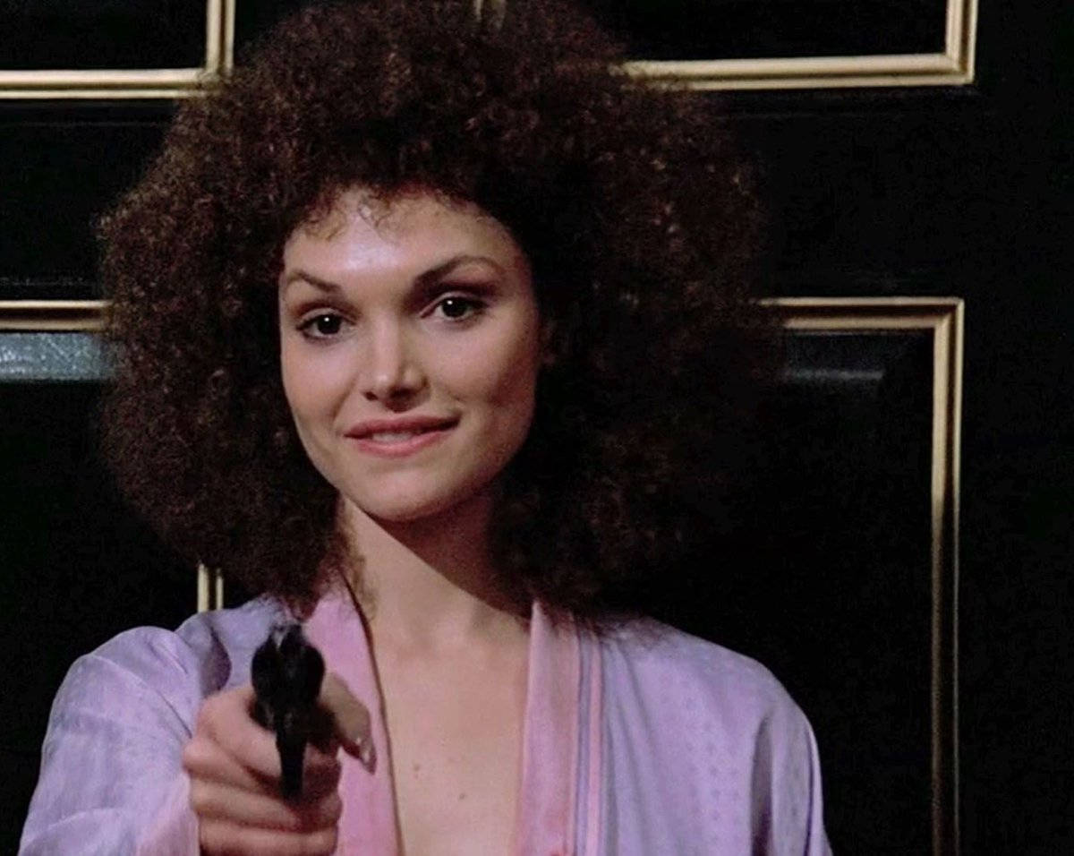 Mary Elizabeth Mastrantonio, pink robe, voluminous curly hair, SD Desktop Wallpaper