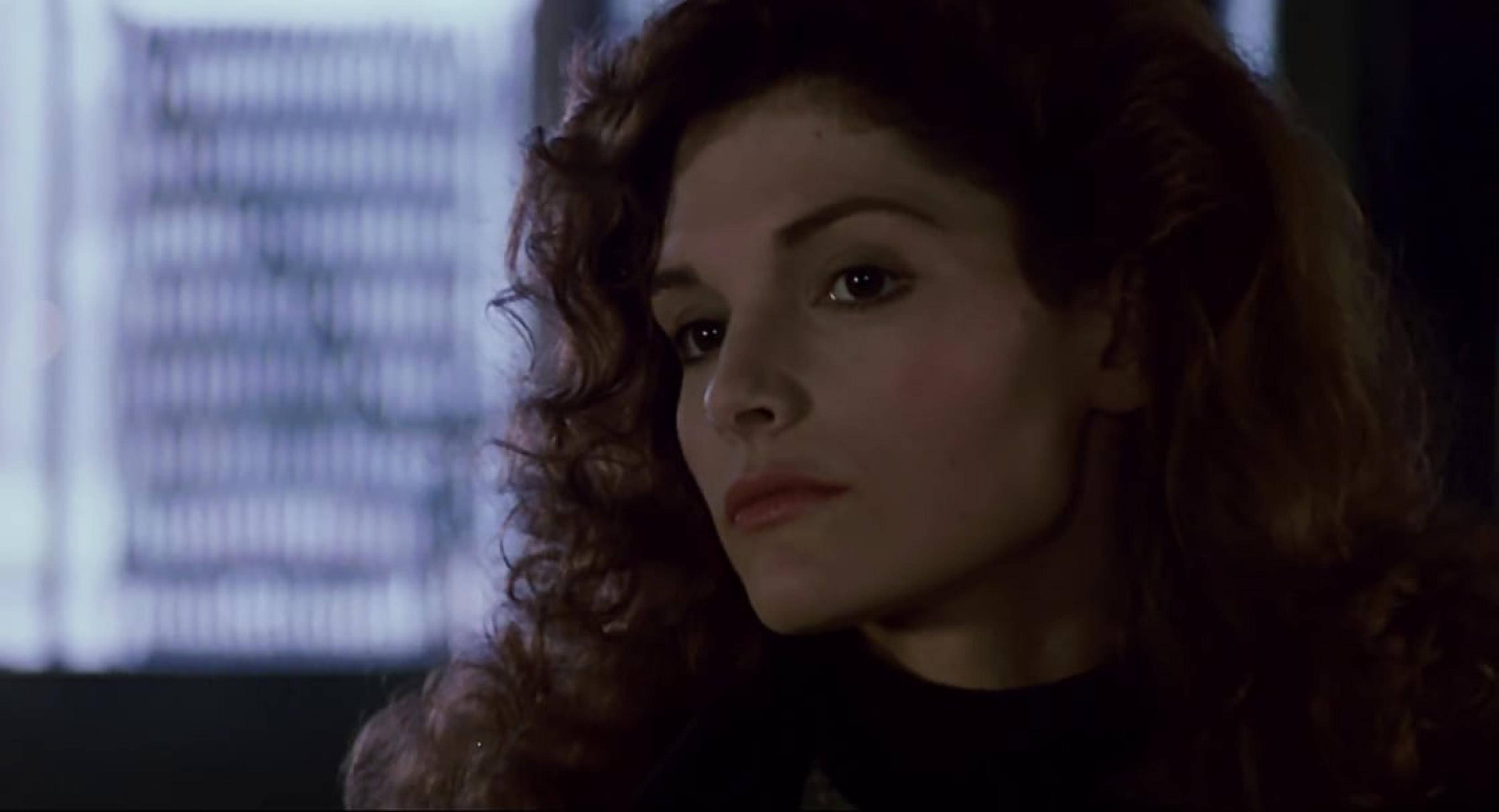 Mary Elizabeth Mastrantonio, curly brown hair, dimly lit room, 2K Desktop Wallpaper