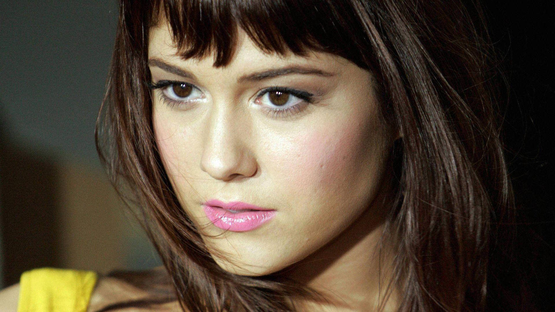 Mary Elizabeth Winstead, dark hair, pink lips, Full HD Desktop Wallpaper