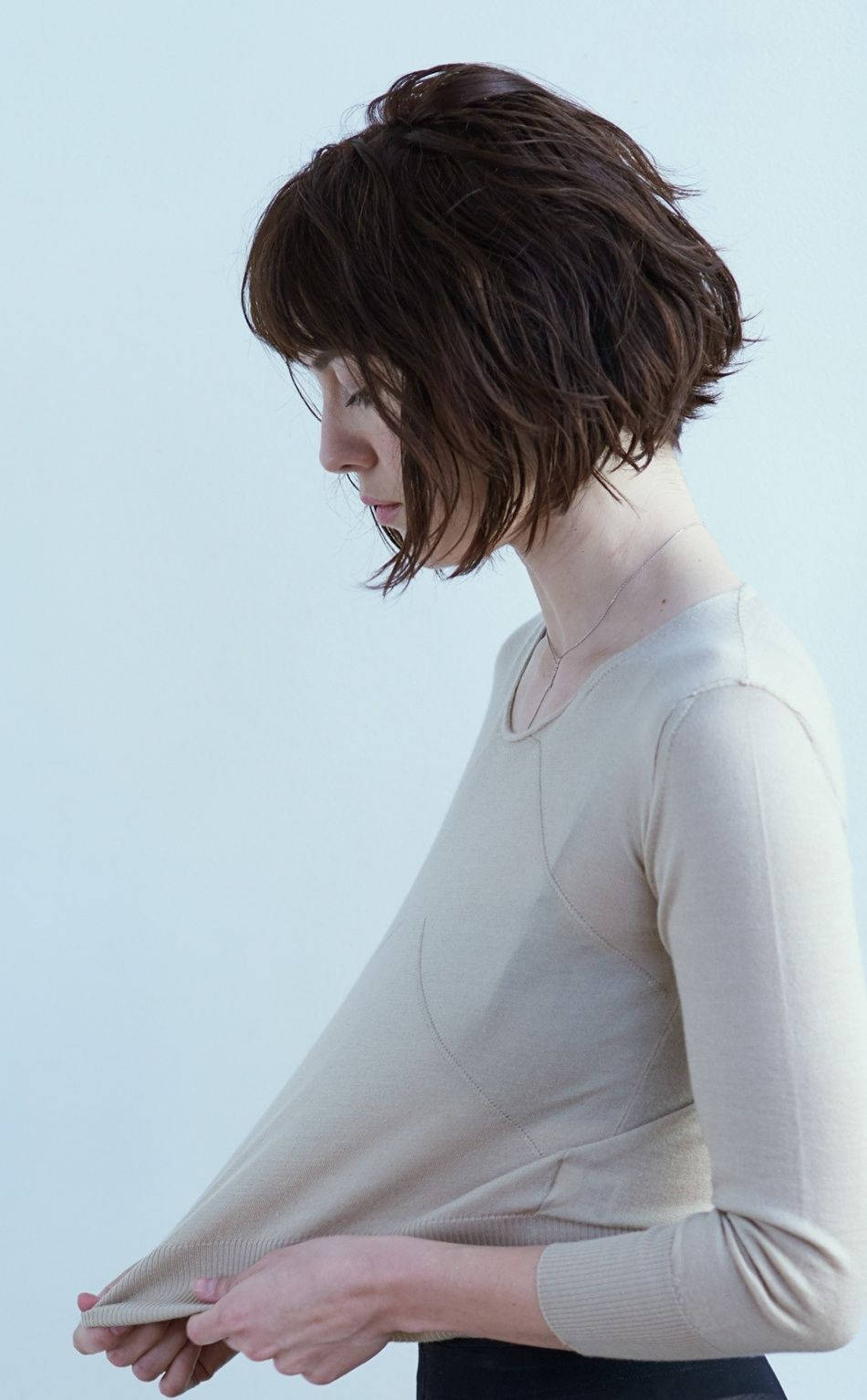 Mary Elizabeth Winstead, short dark hair, beige sweater, HD Phone Wallpaper