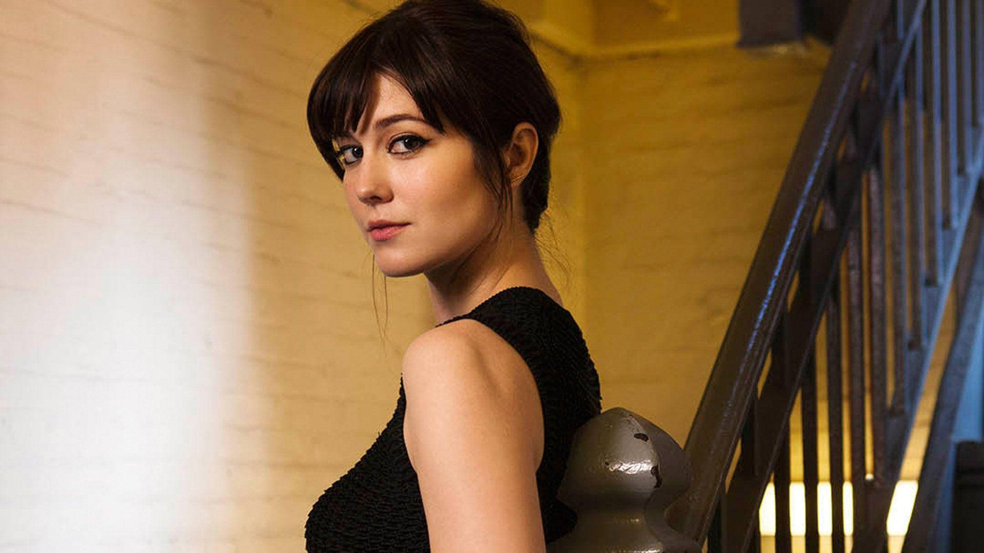 Mary Elizabeth Winstead, black top, staircase railing, Full HD Desktop Wallpaper