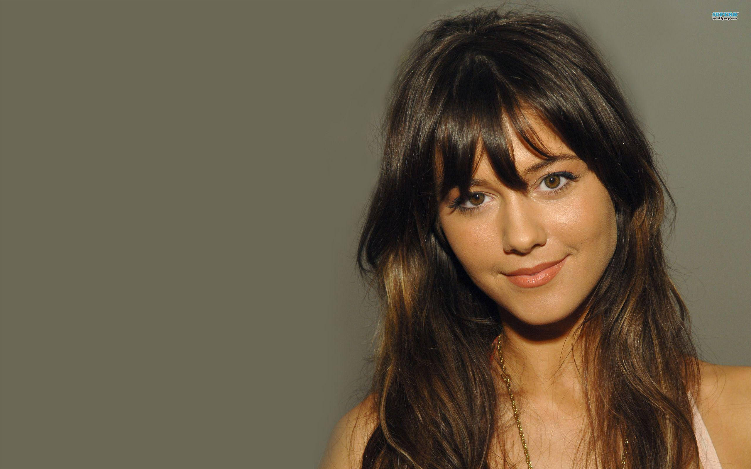 Mary Elizabeth Winstead, long dark hair, bangs, 2K Desktop Wallpaper