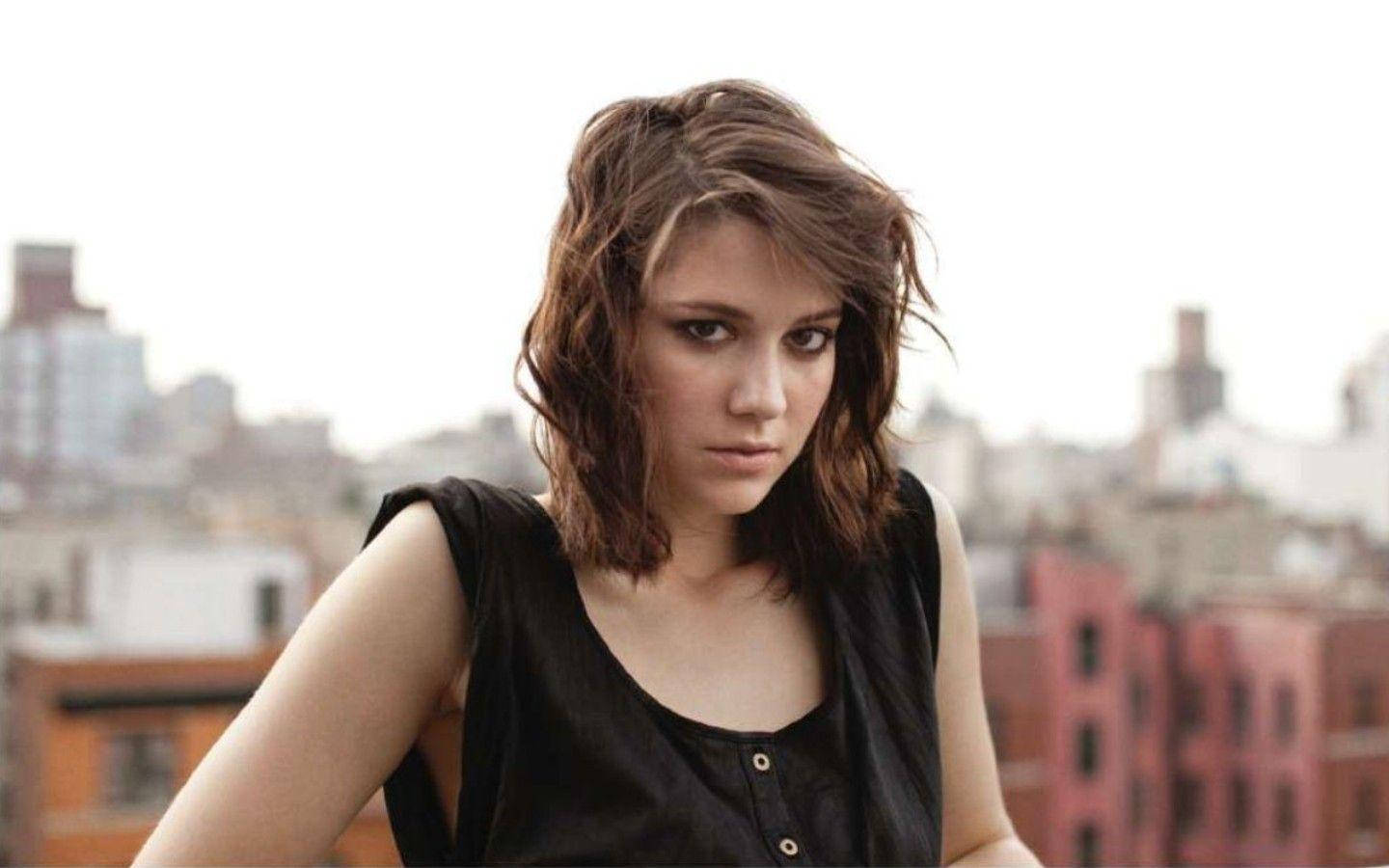 Mary Elizabeth Winstead, rooftop, hazy urban skyline, HD Desktop Wallpaper