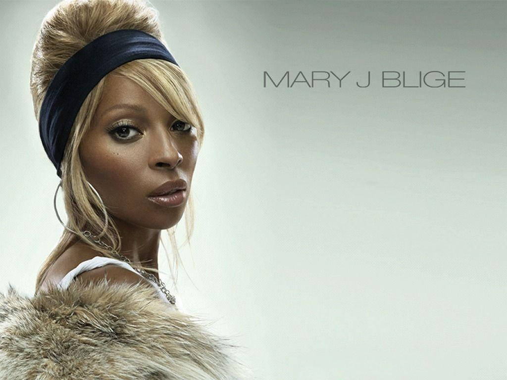 Mary J Blige, fur-trimmed shoulder, plain gray background, SD Desktop Wallpaper