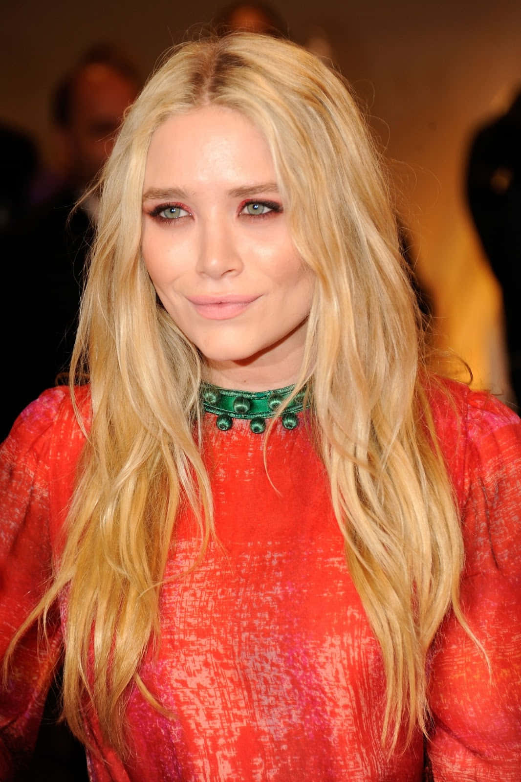 Mary-Kate Olsen, blonde woman, striking blue eyes, HD Phone Wallpaper