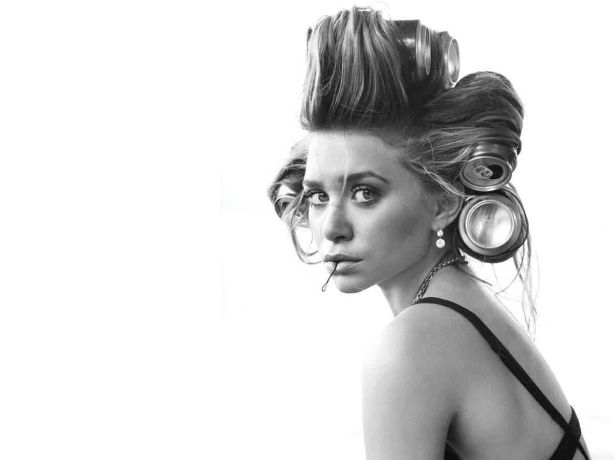 Mary-Kate Olsen, hair rollers, cigarette, SD Desktop Wallpaper