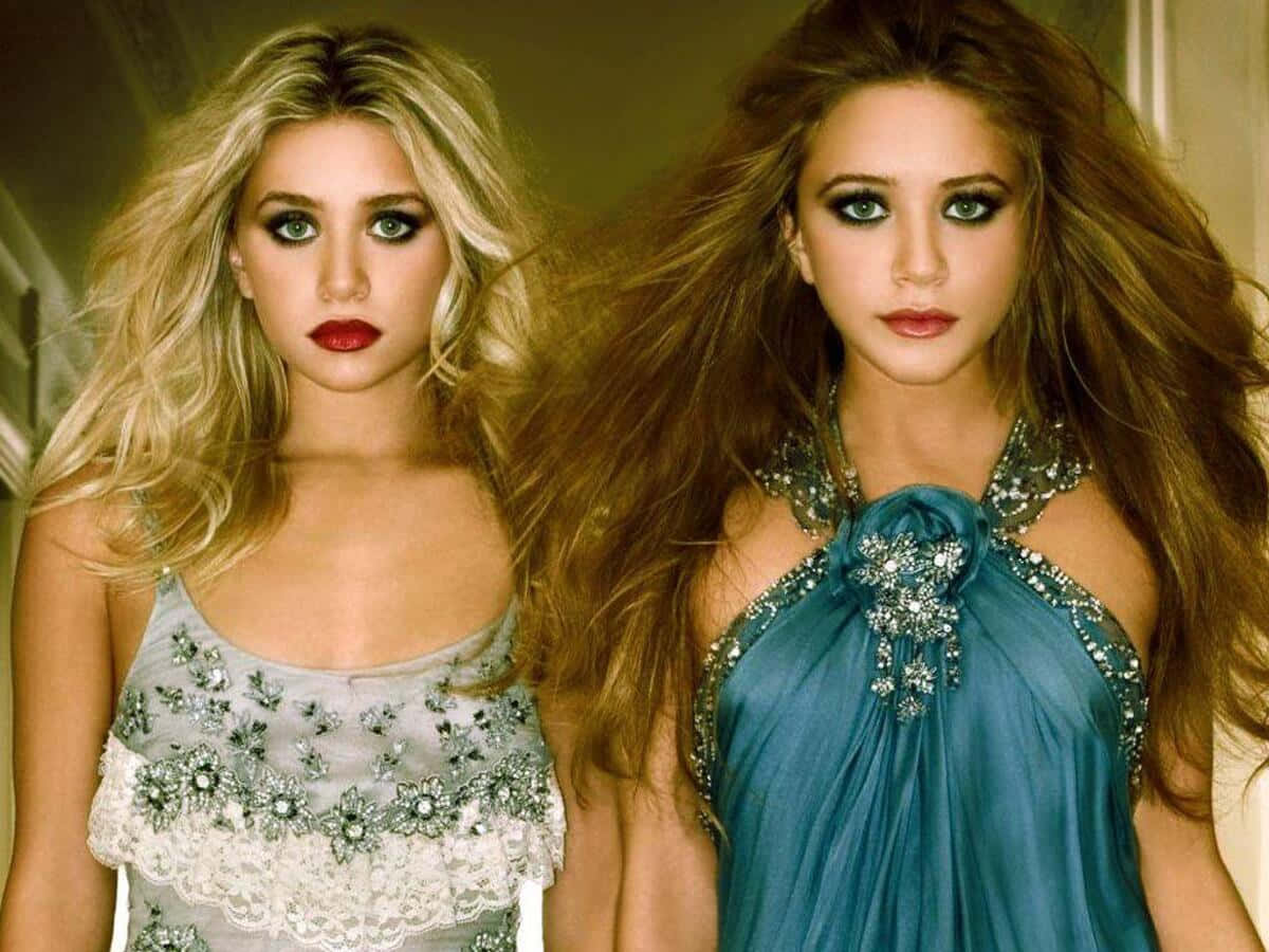 Mary-Kate Olsen, ornate dresses, warm studio lighting, SD Desktop Wallpaper