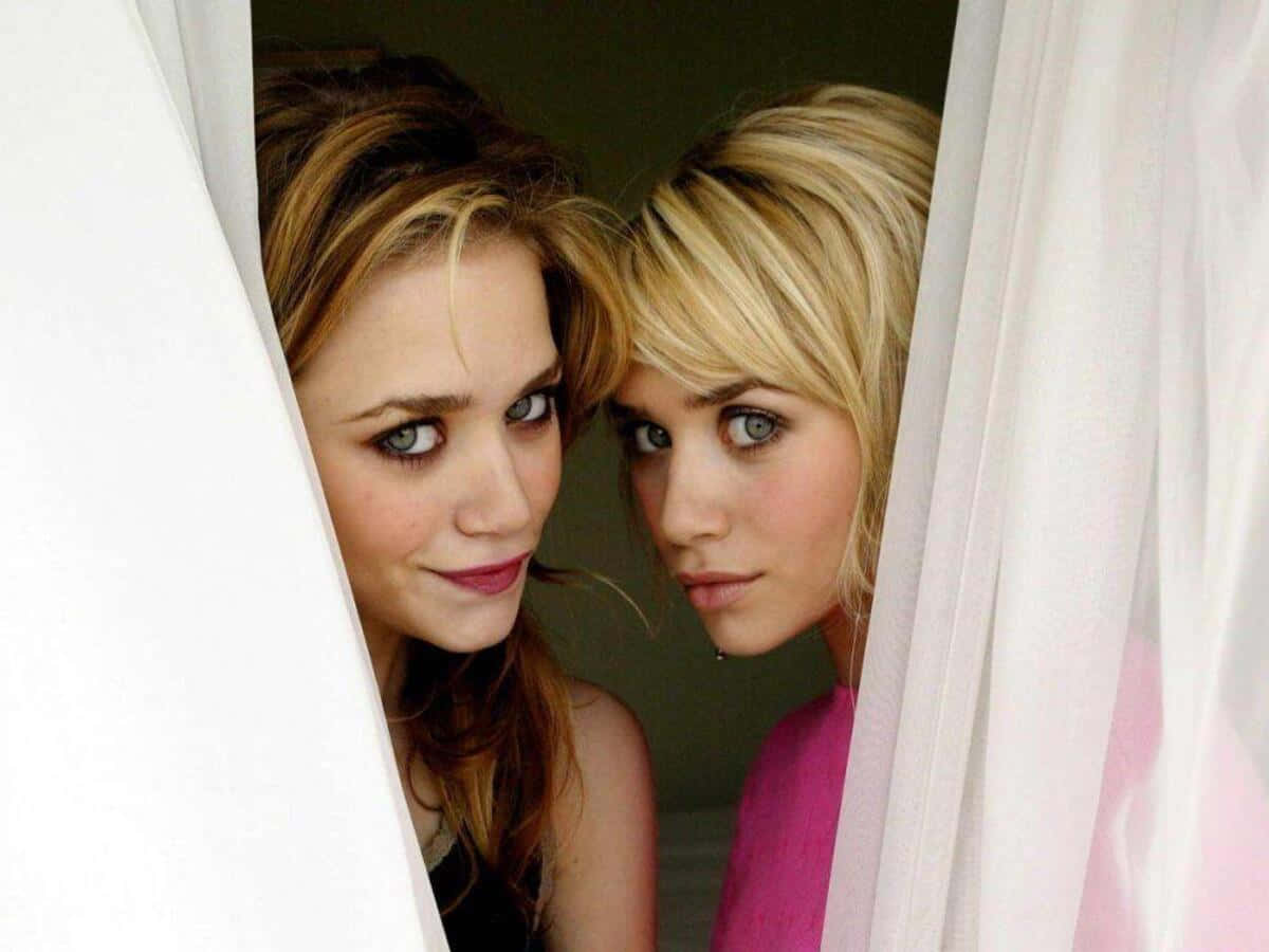 Mary Kate Olsen, white curtains, bright blue eyes, SD Desktop Wallpaper