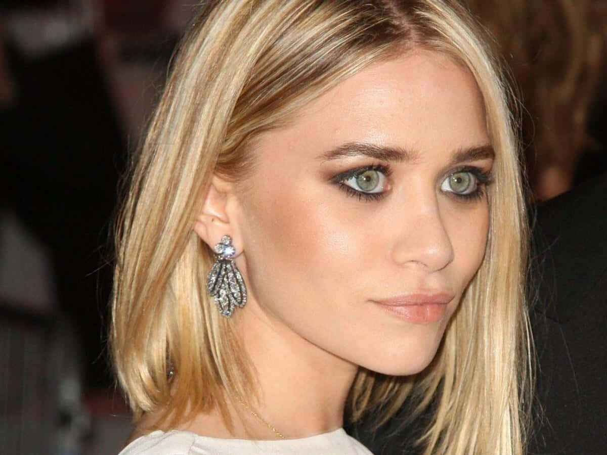 Mary Kate Olsen, blonde woman, striking green eyes, SD Desktop Wallpaper