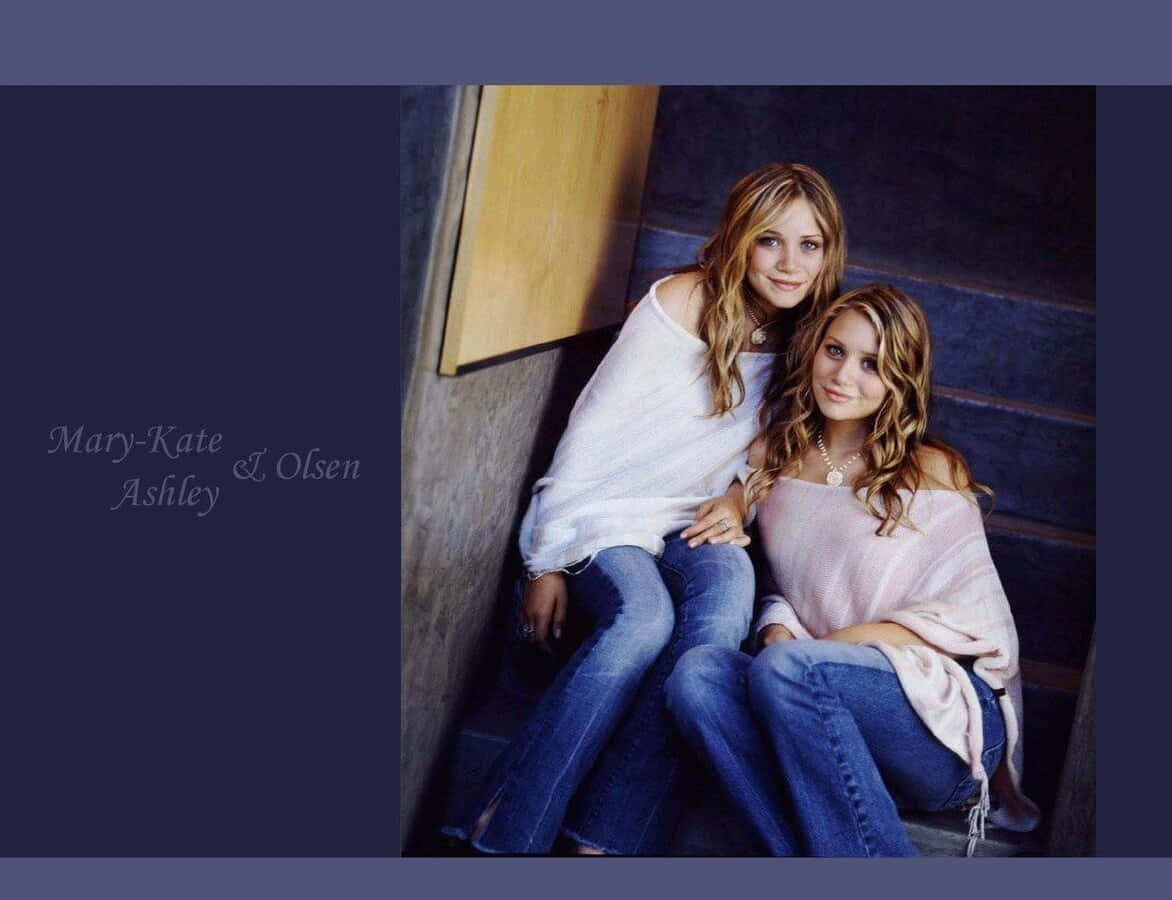 Mary Kate Olsen, wavy hair, wooden stairs, SD Desktop Wallpaper