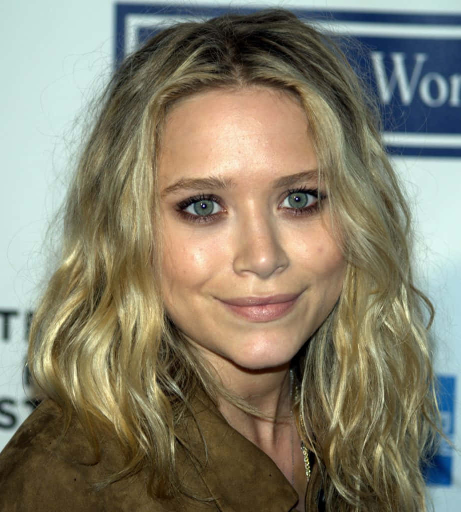 Mary-Kate Olsen, wavy blonde hair, blue eyes, SD Phone Wallpaper