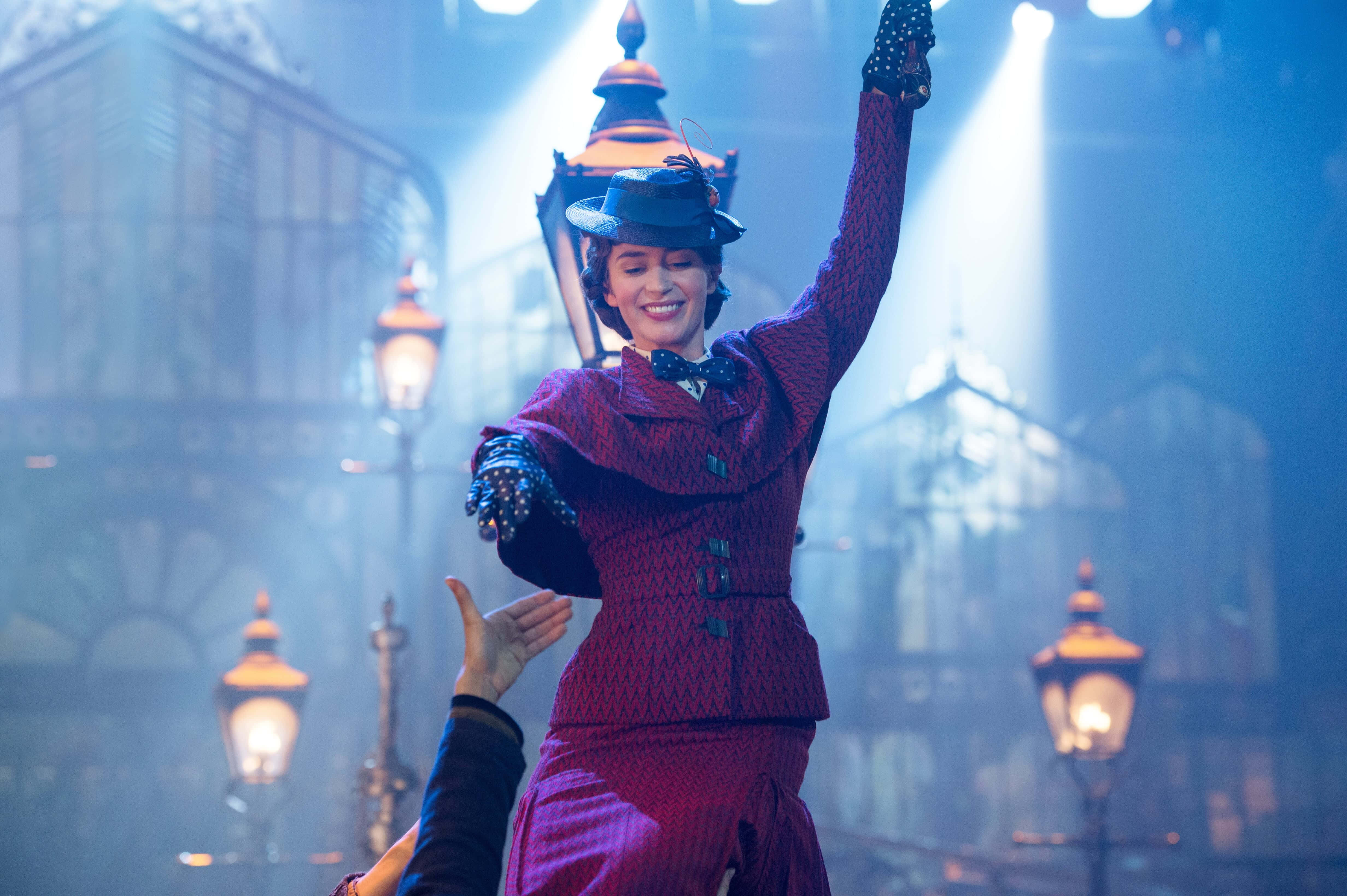 Mary Poppins Returns, purple patterned suit, hat, 4K Desktop Wallpaper