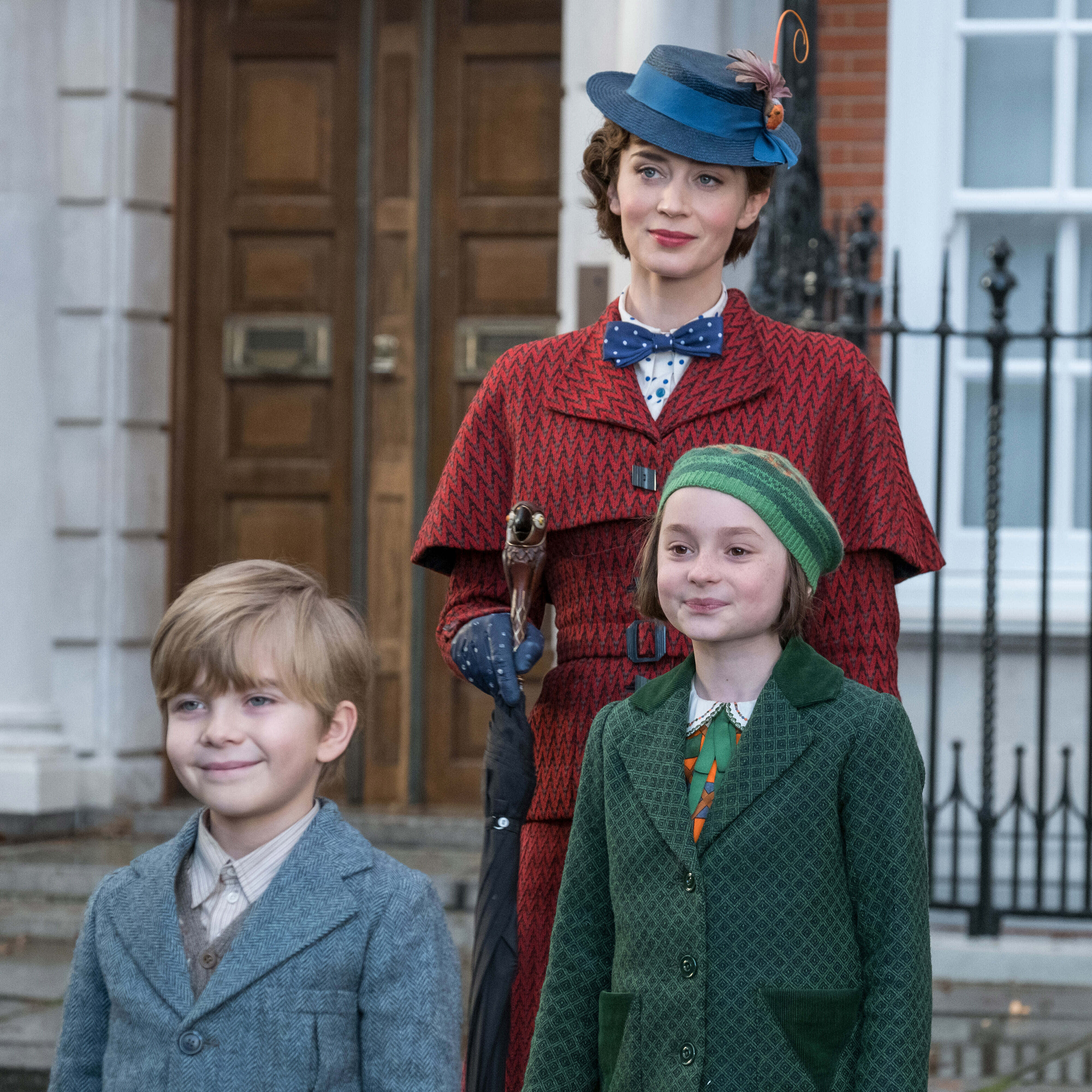 Mary Poppins, red coat, blue hat, 4K Desktop Wallpaper