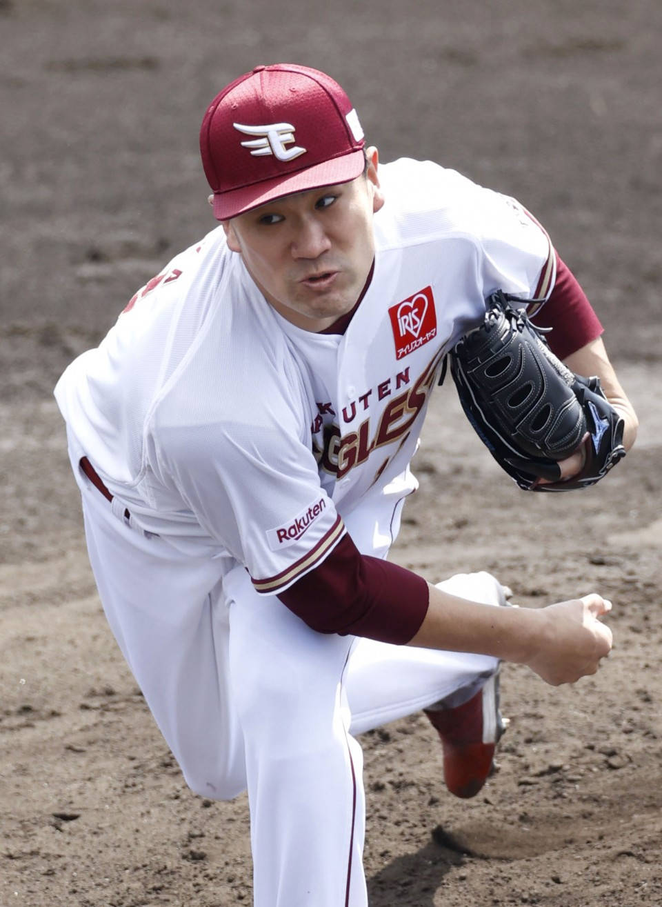 Masahiro Tanaka, white and maroon uniform, dirt mound, HD Phone Wallpaper