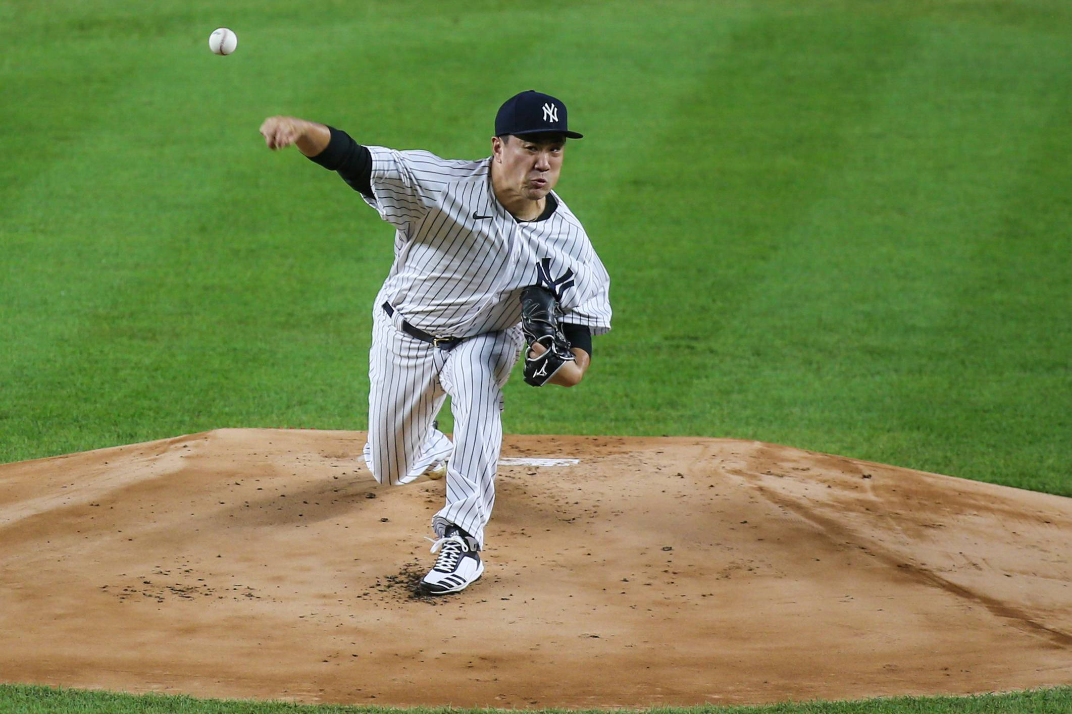 Masahiro Tanaka, pitcher's mound, pinstriped uniform, Full HD Desktop Wallpaper