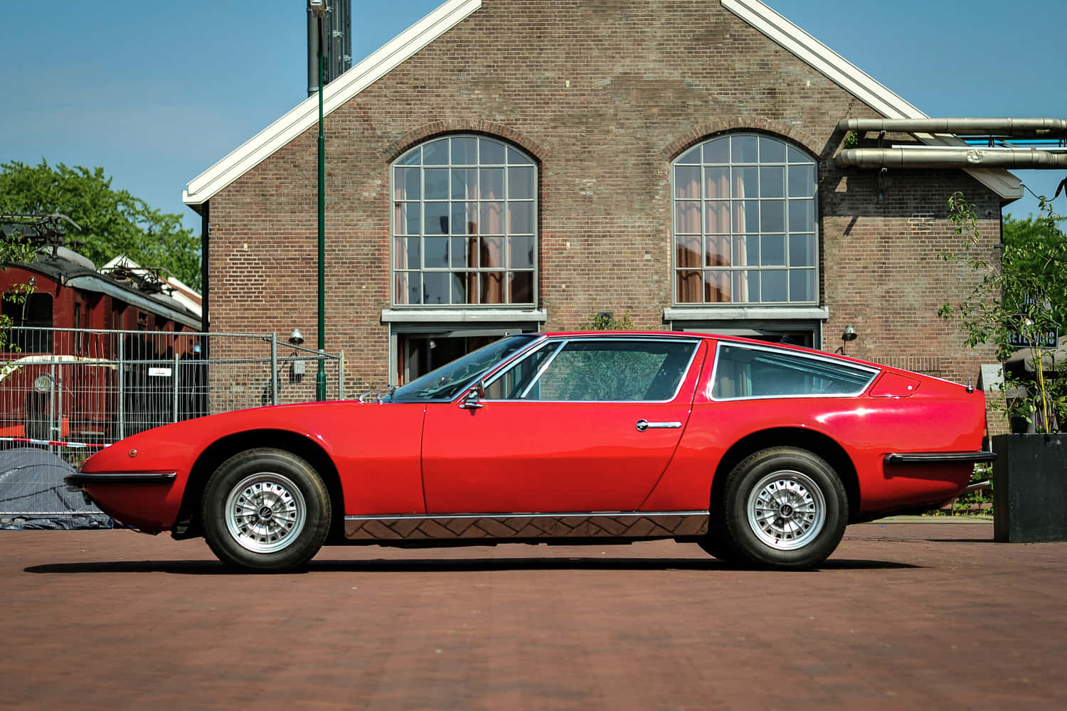 Maserati Indy, vibrant red, brick courtyard, HD Desktop Wallpaper