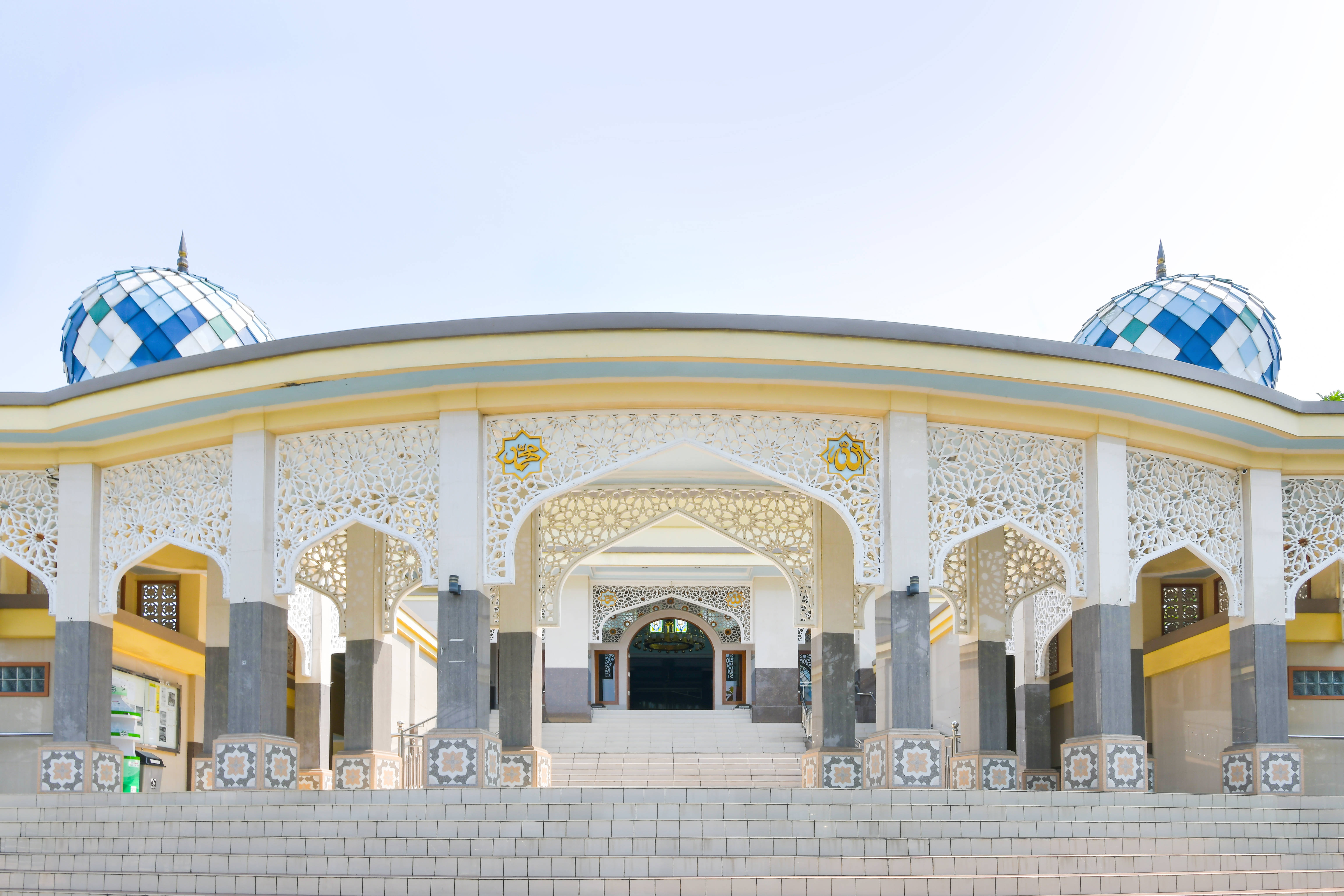 mosque, white arches, blue-tiled domes, 5K Desktop Wallpaper
