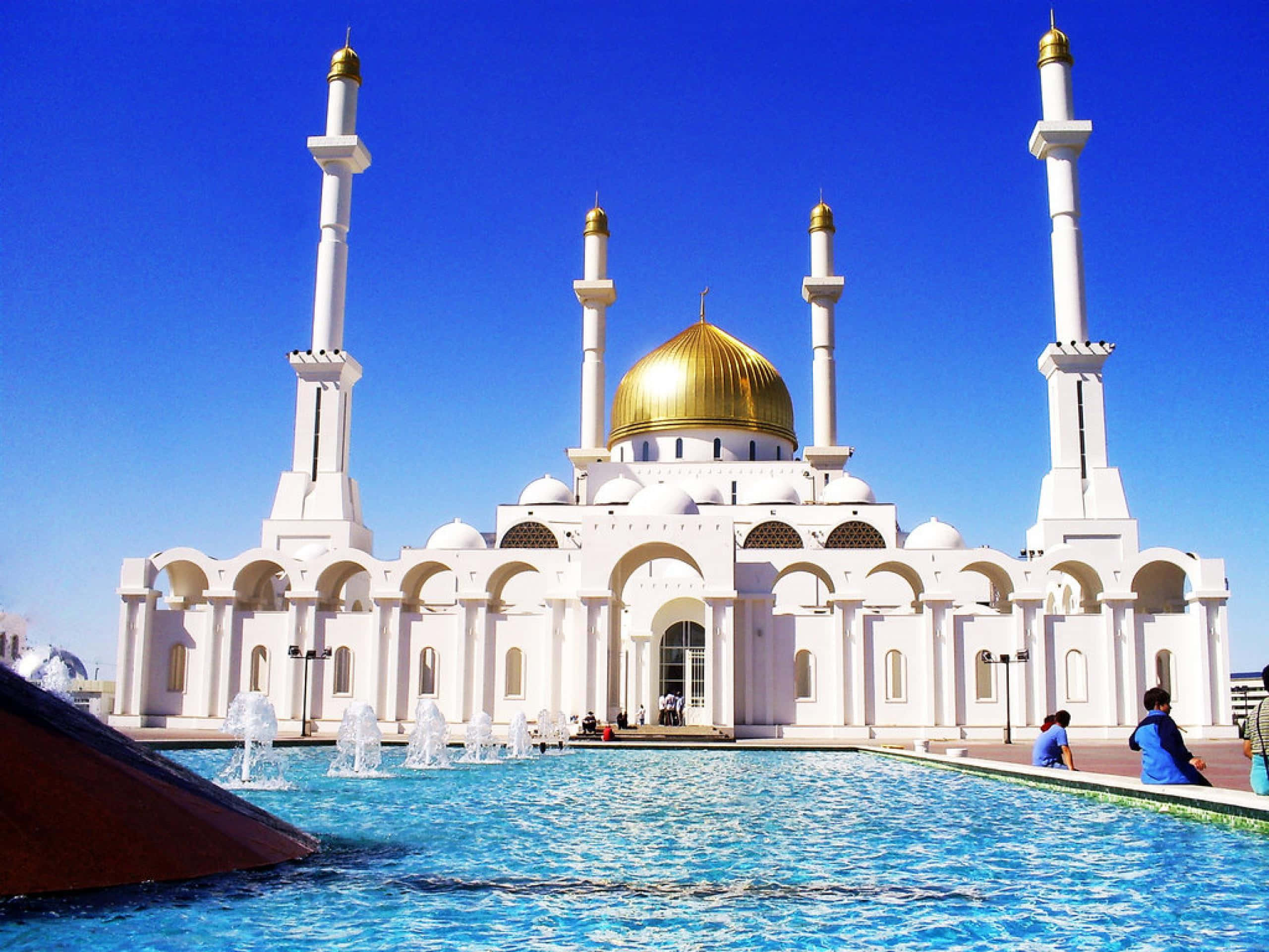 golden dome, white mosque, tall minarets, 2K Desktop Wallpaper