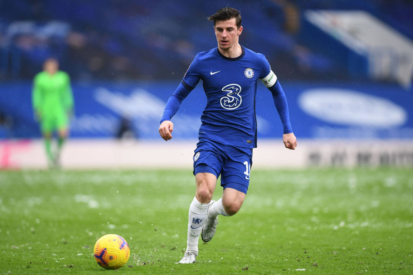Mason Mount, blue kit, vibrant yellow ball, HD Desktop Wallpaper