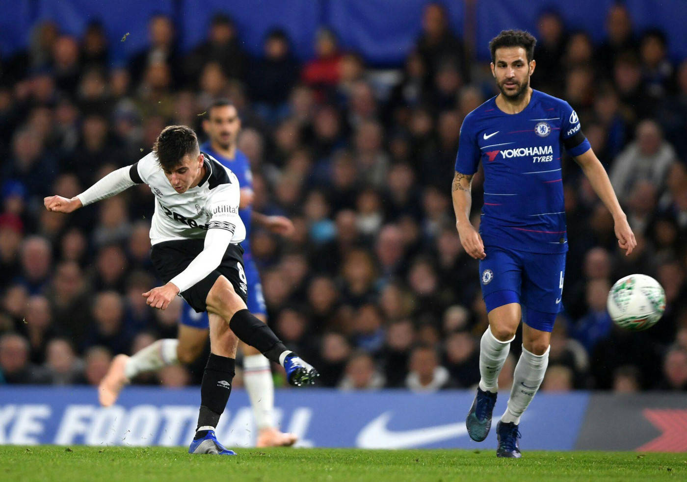 Mason Mount, white, blue-uniformed defender, HD Desktop Wallpaper