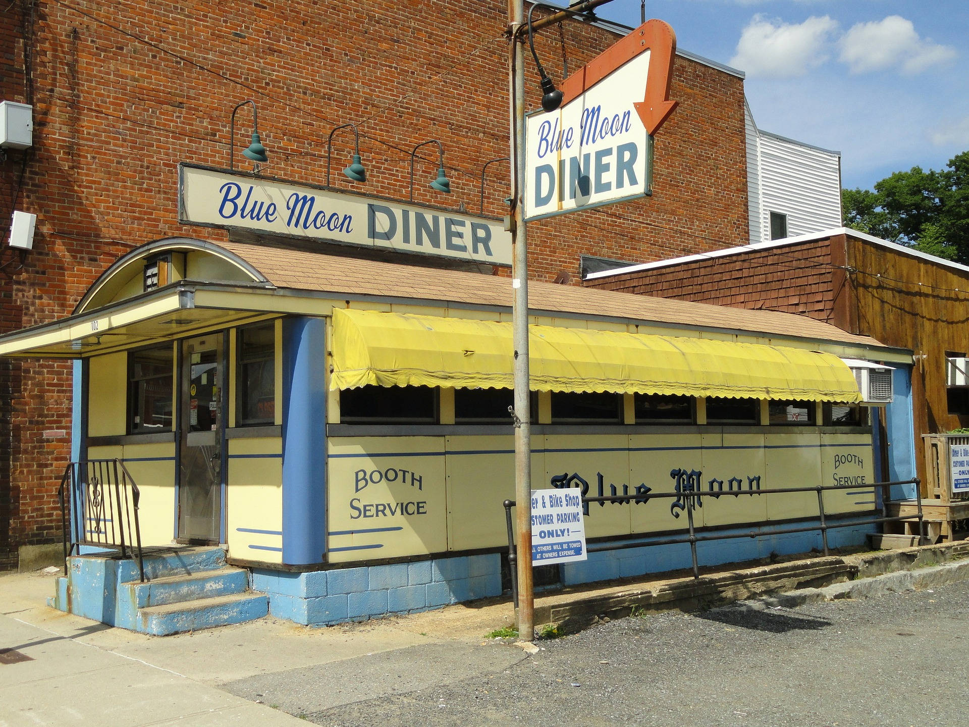 blue moon diner, yellow awnings, brick facade, Full HD Desktop Wallpaper