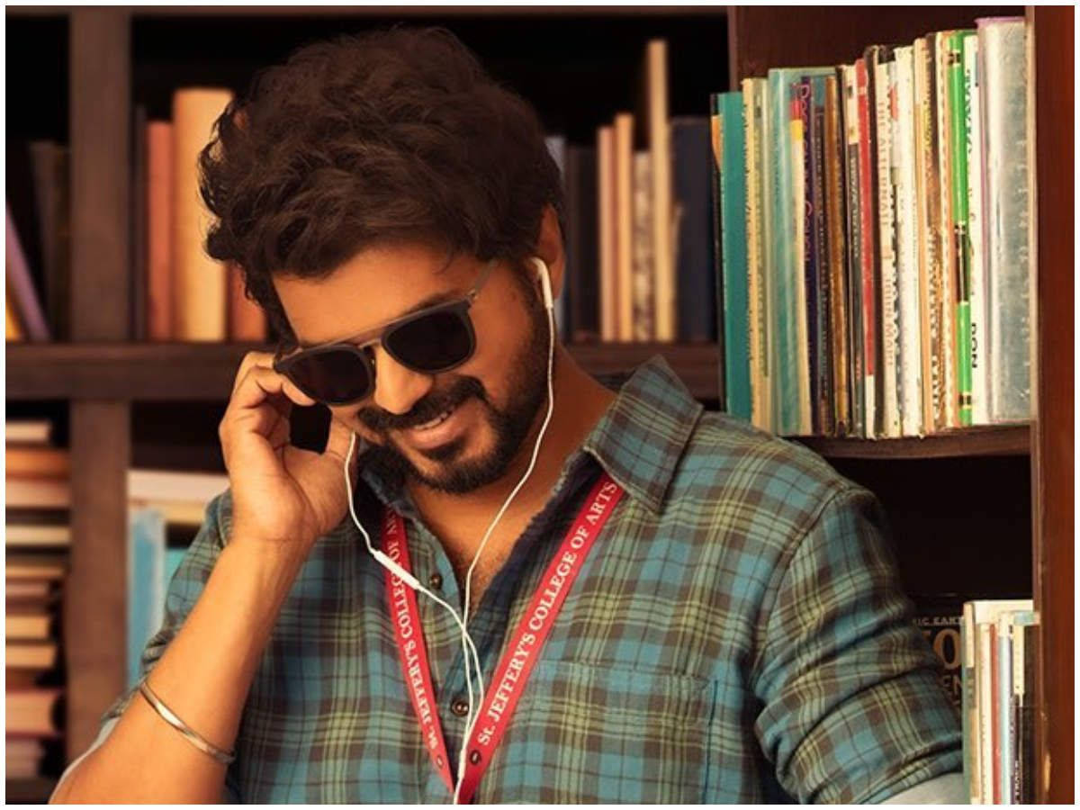 Master Vijay 4K, earphones, library, SD Desktop Wallpaper