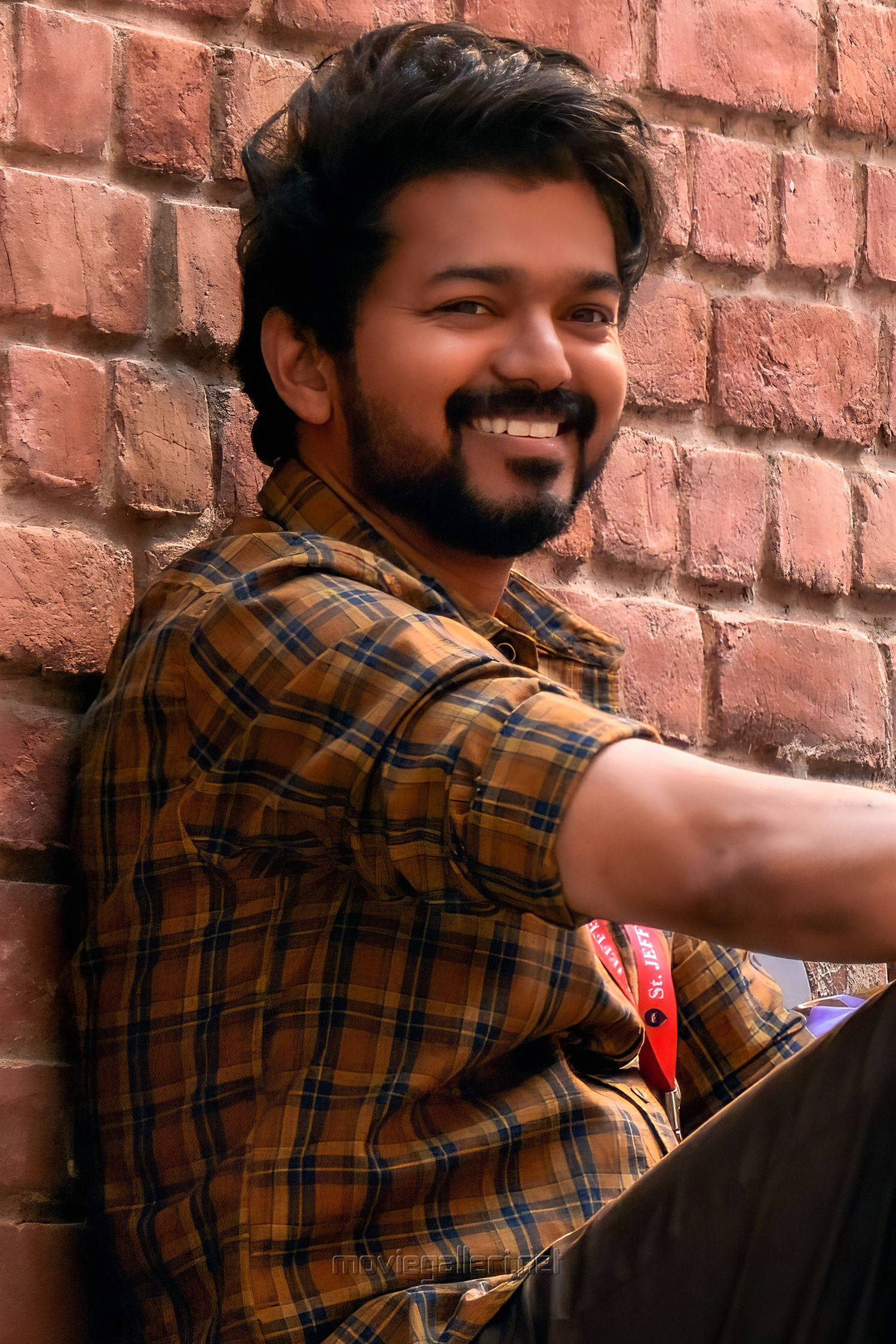 Master Vijay, red brick wall, warm daylight, Full HD Phone Wallpaper