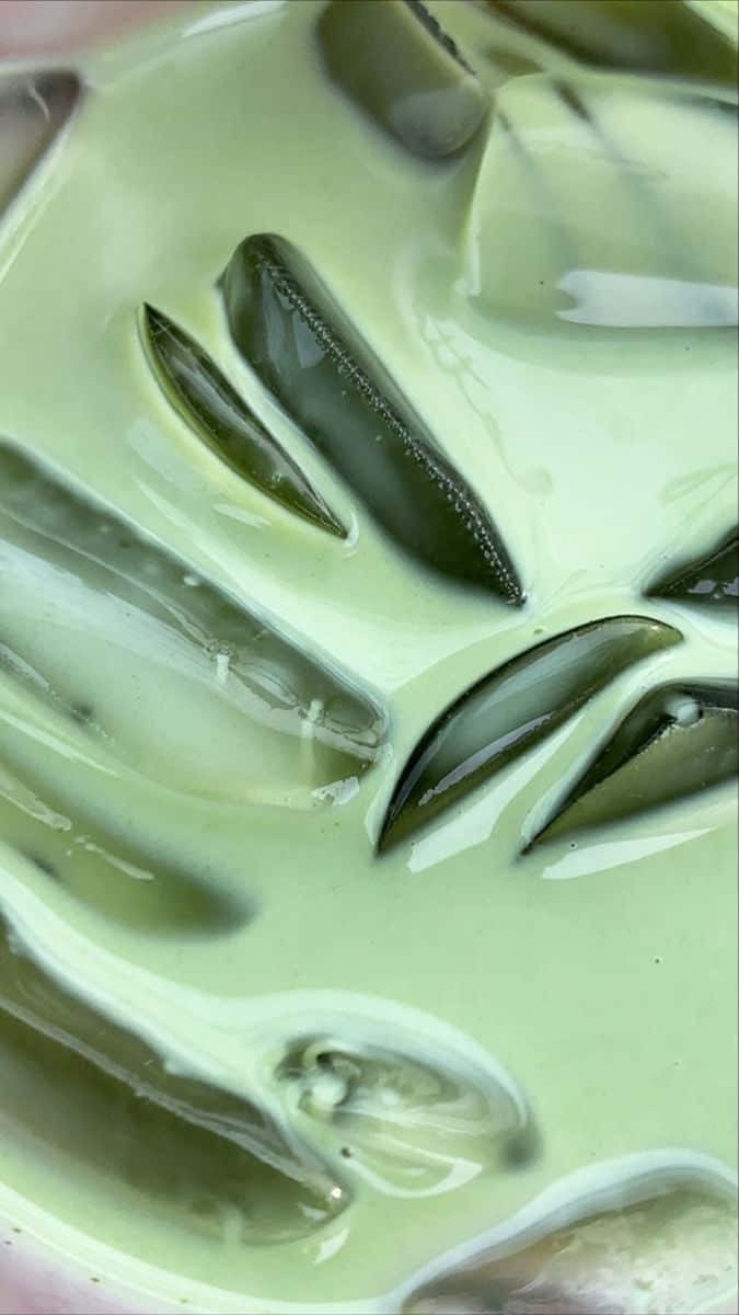 Matcha, glossy green matcha liquid, dark green tea leaves, SD Phone Wallpaper