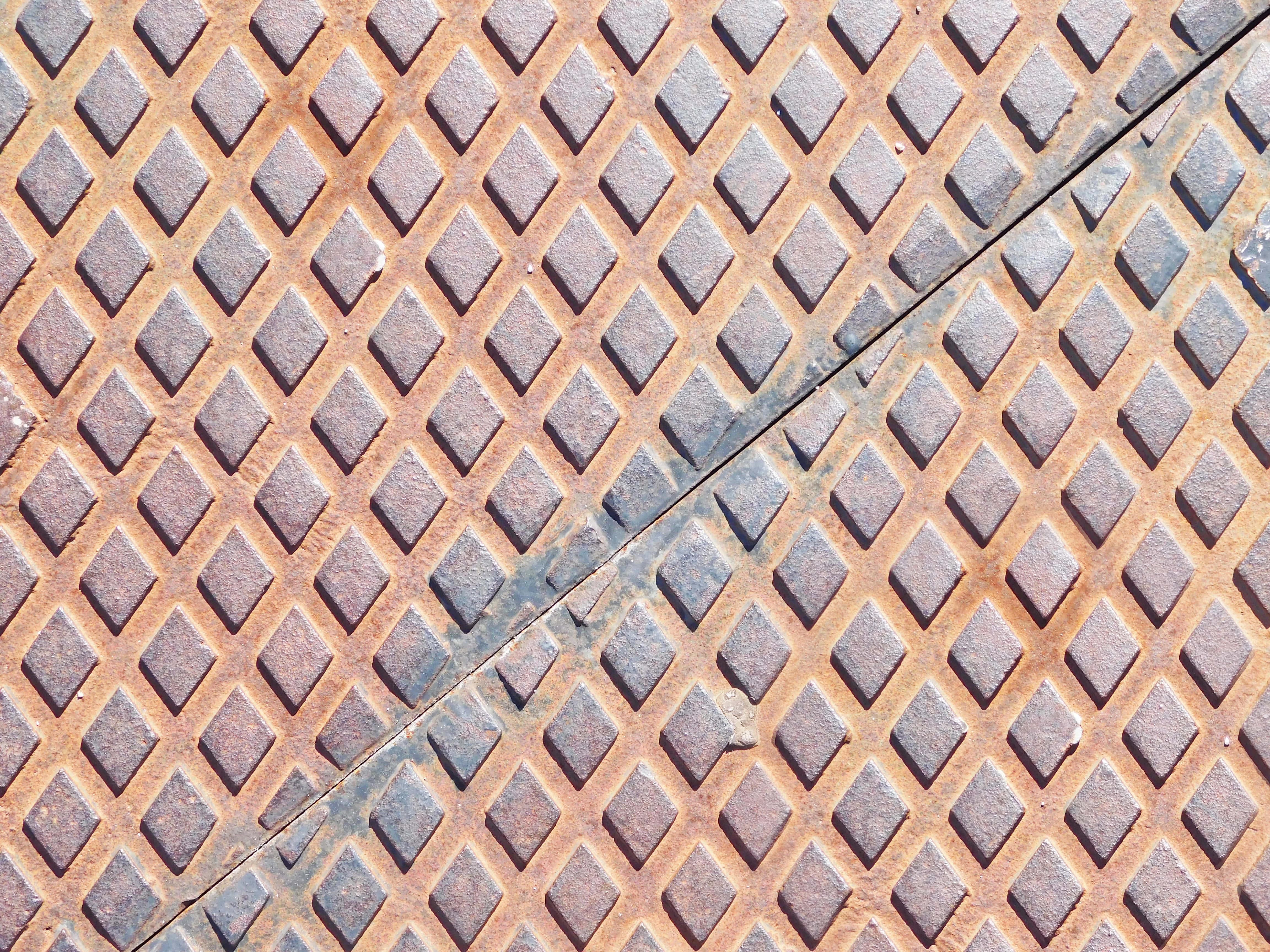 weathered rusted metal grate, diamond pattern, diagonal seam, 4K Desktop Wallpaper