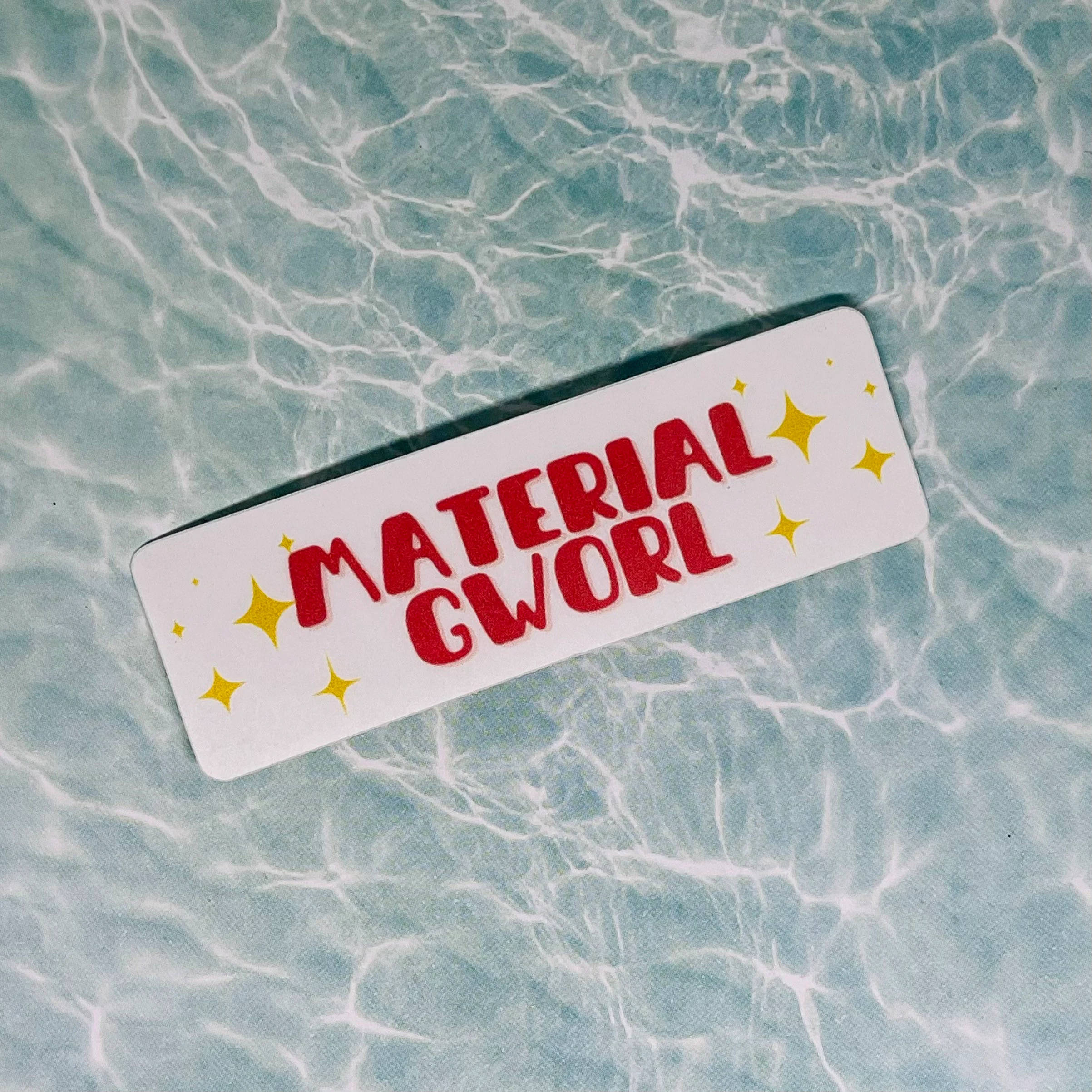 material gworl, white sticker, red text, Full HD Desktop Wallpaper
