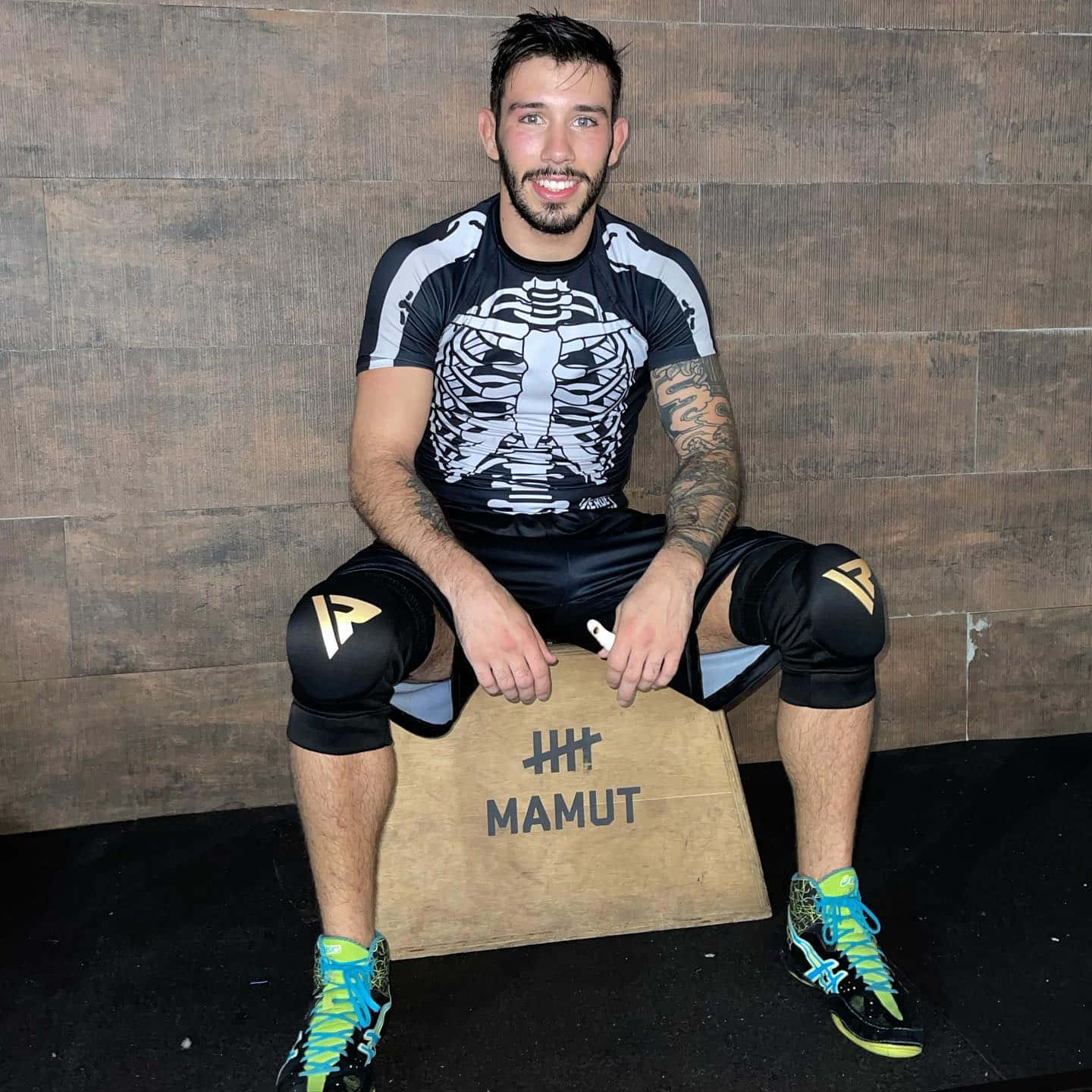 Matheus Nicolau, skeleton-print rash guard, bright neon shoes, HD Desktop Wallpaper