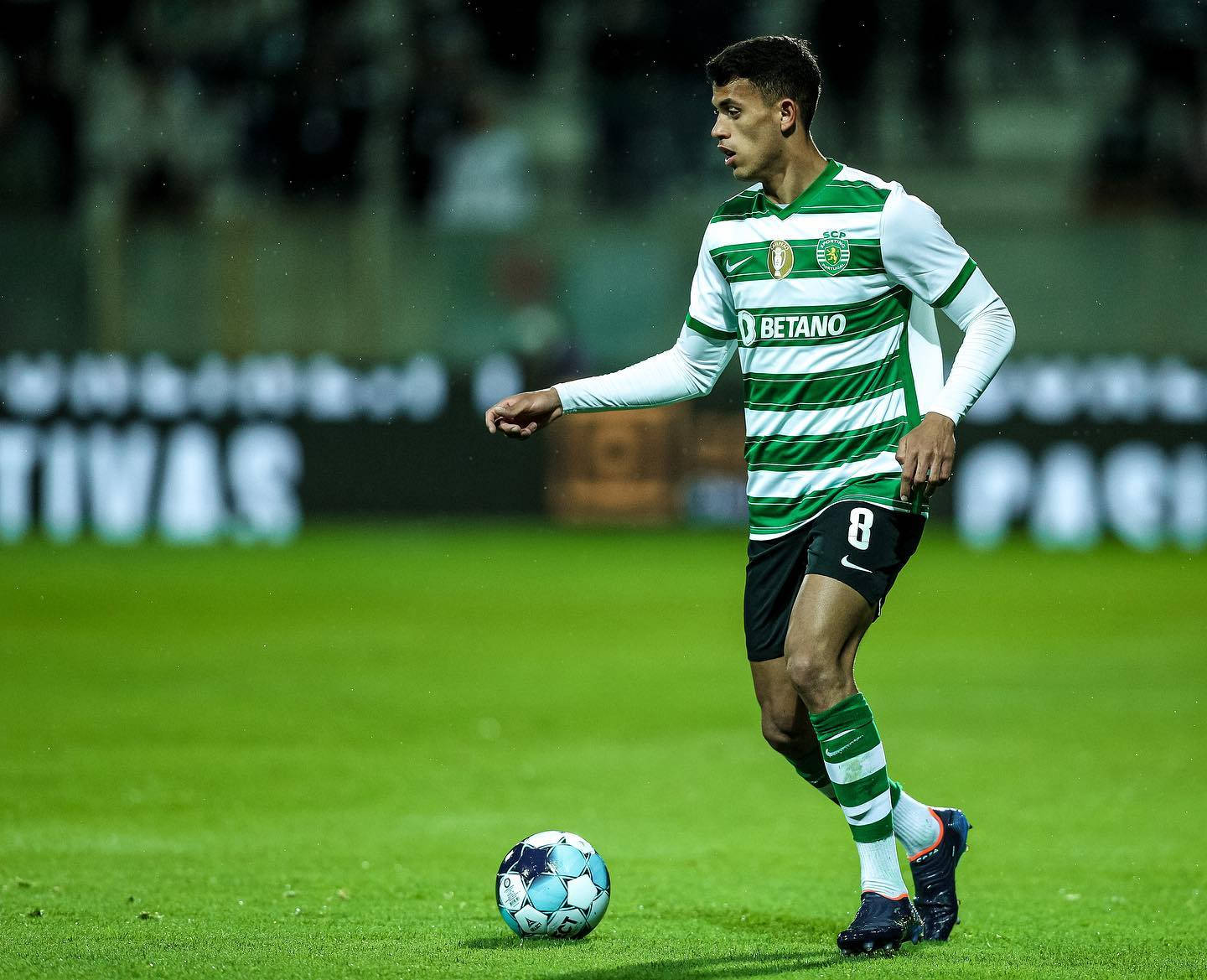 Matheus Nunes, striped jersey, green and white stripes, HD Desktop Wallpaper