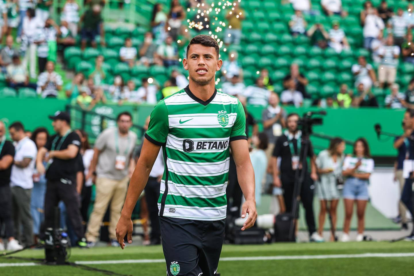 Matheus Nunes, green and white striped jersey, stadium field, HD Desktop Wallpaper
