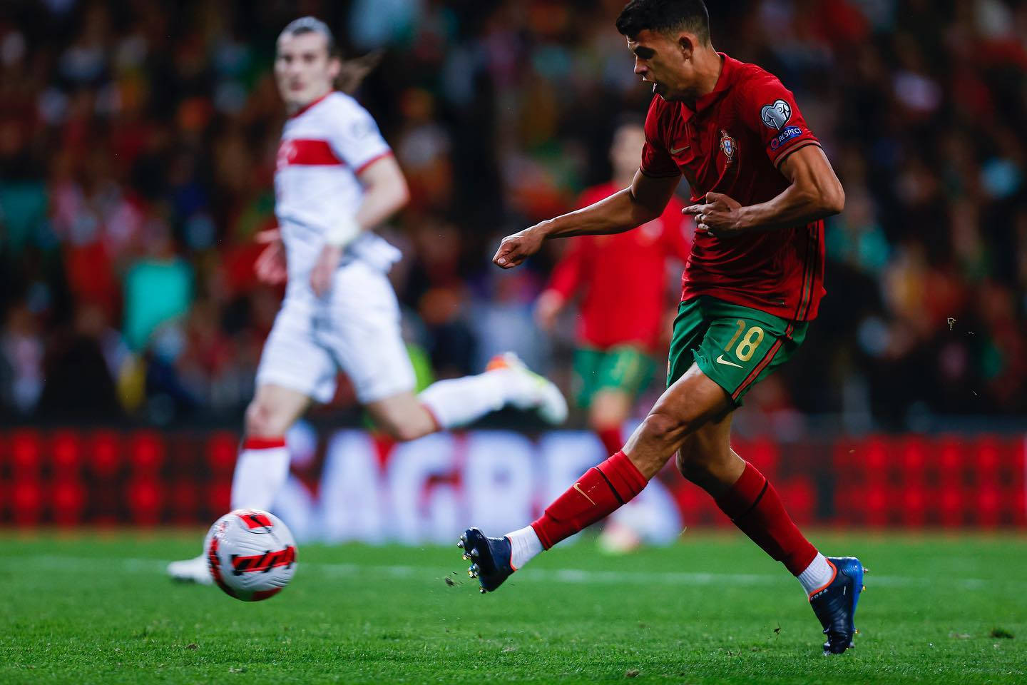Matheus Nunes, red and green jersey, white ball, HD Desktop Wallpaper