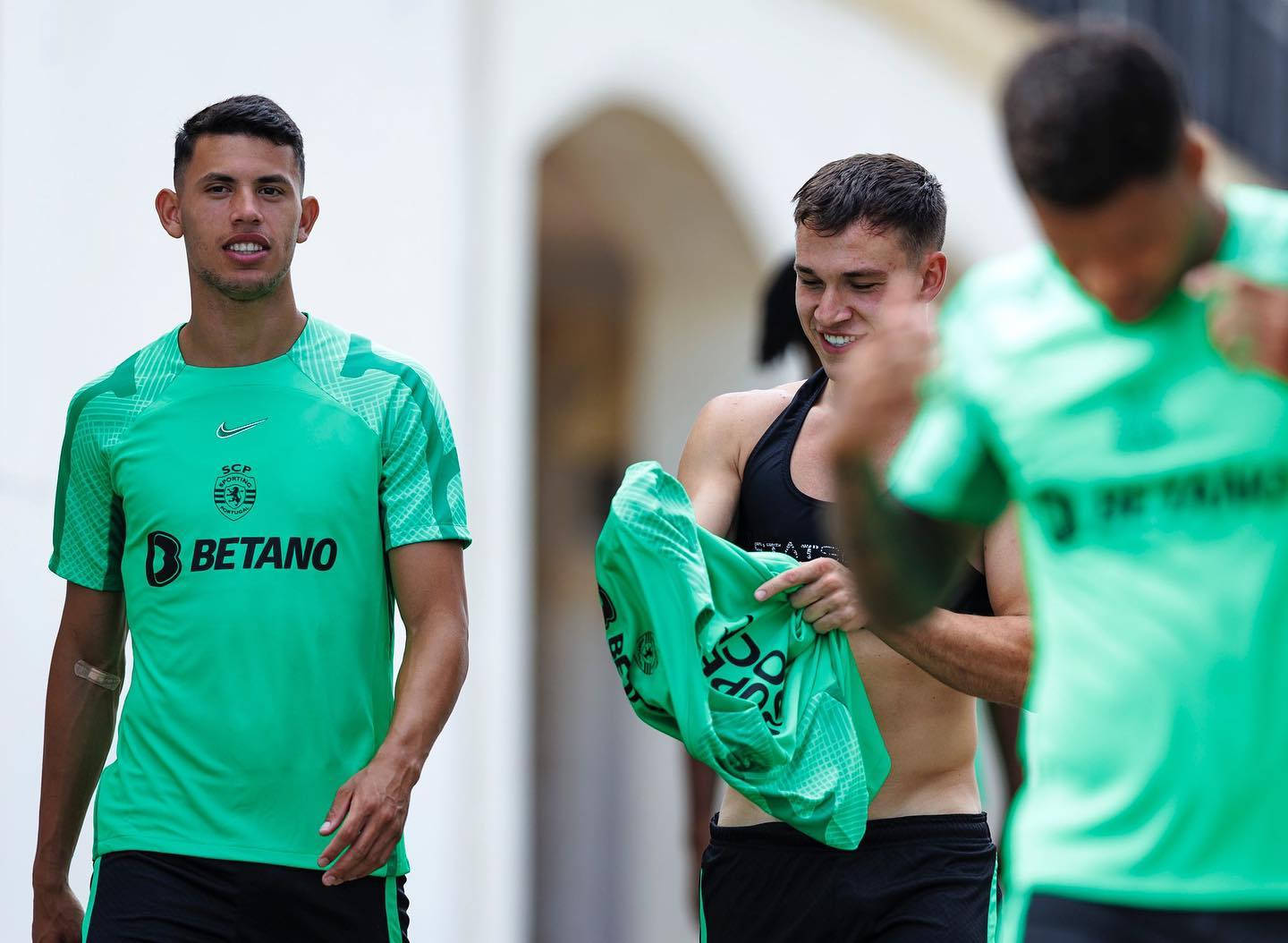 Matheus Nunes, bright green training kits, sunny outdoor practice session, HD Desktop Wallpaper