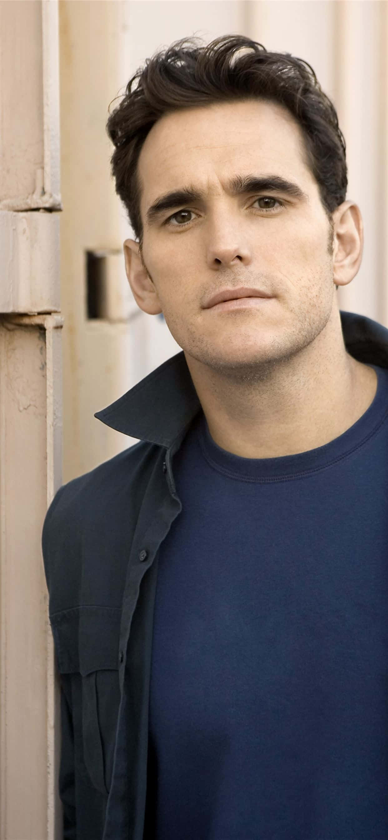 Matt Dillon, red carpet, navy shirt, 2K Phone Wallpaper