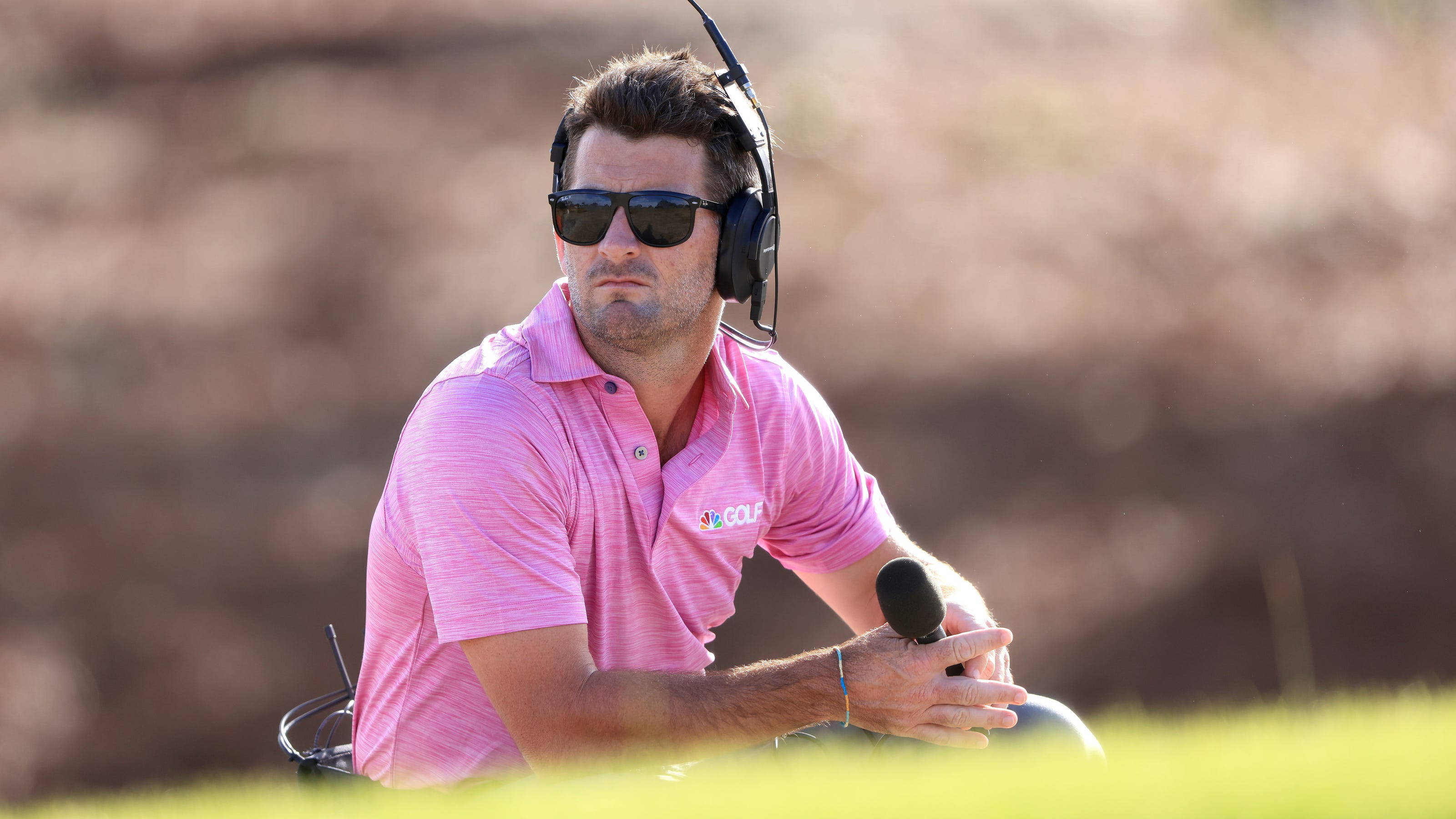 Matt Every, pink polo, headphones, 2K Desktop Wallpaper