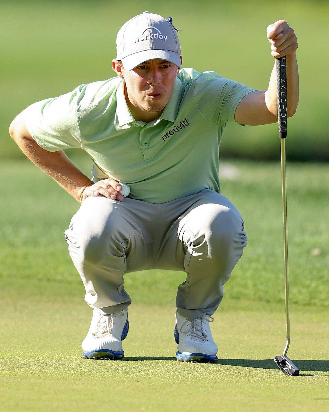 Matt Fitzpatrick, putter, sunlit green, HD Phone Wallpaper