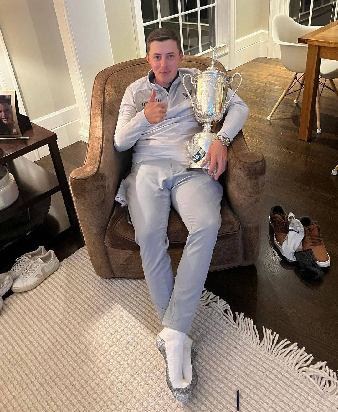 Matt Fitzpatrick, light gray golf attire, brown armchair, HD Phone Wallpaper